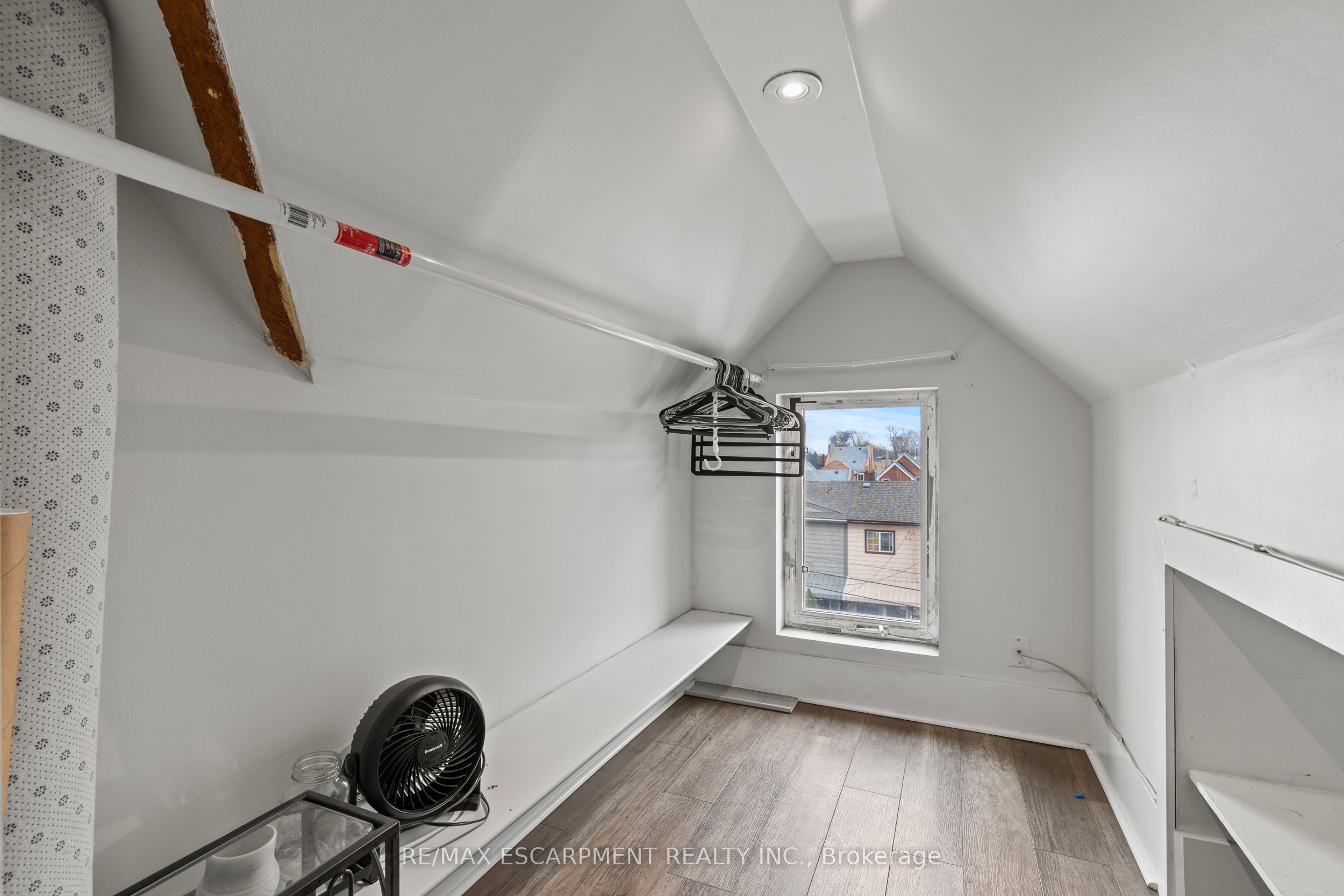 181 West Avenue Property Photo 37