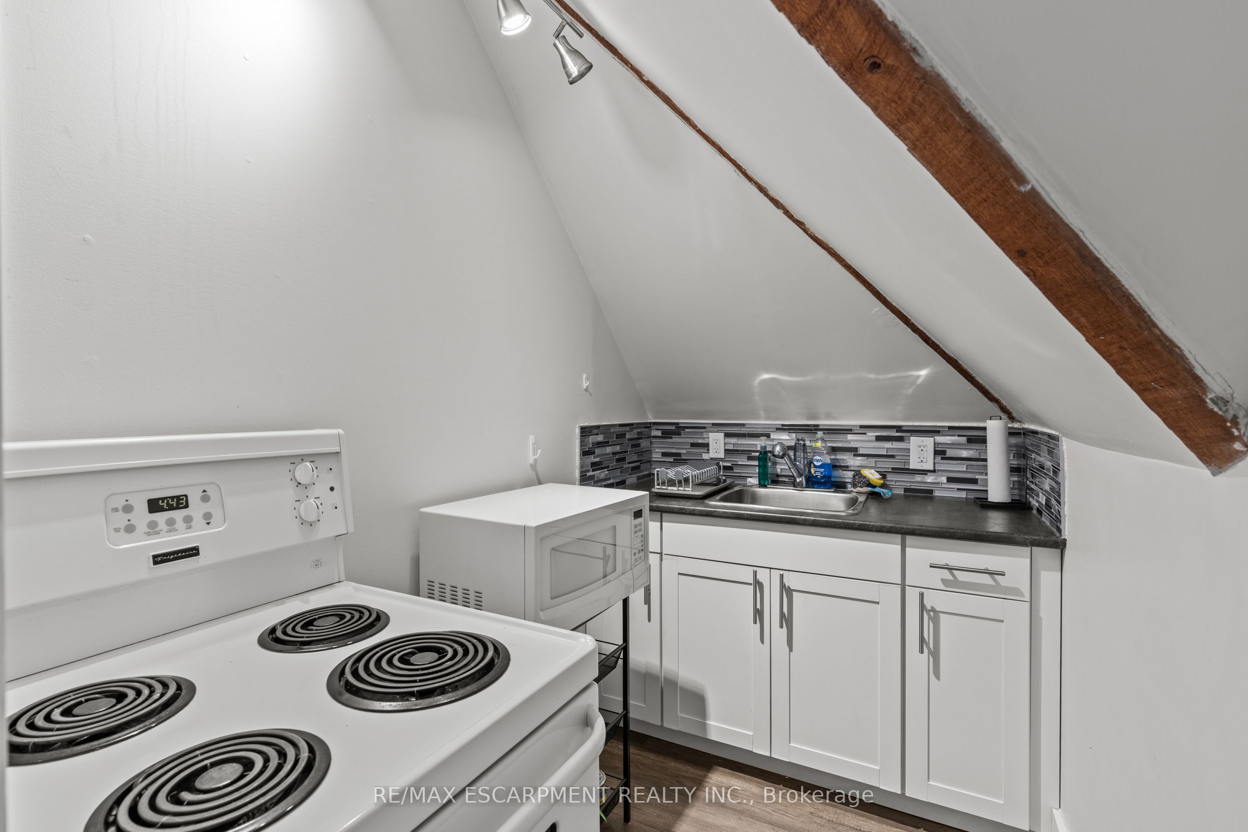 181 West Avenue Property Photo 38