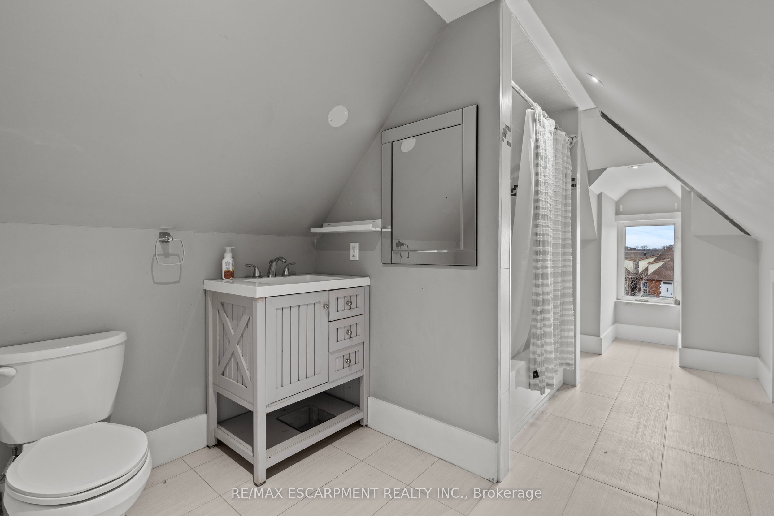 181 West Avenue Property Photo 39