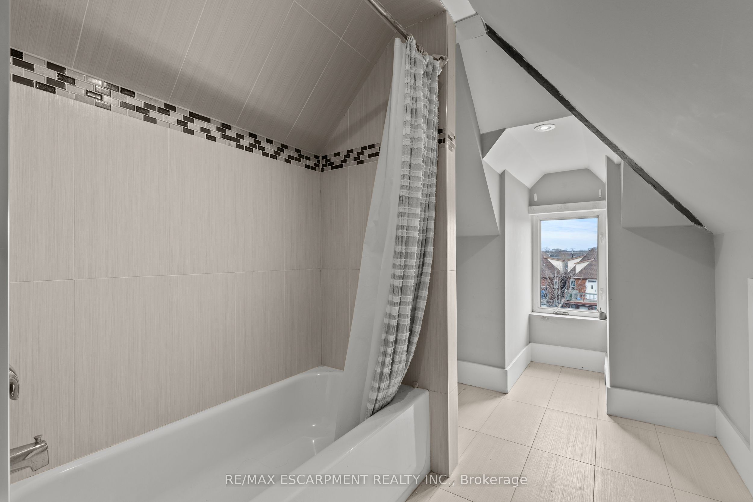 181 West Avenue Property Photo 40