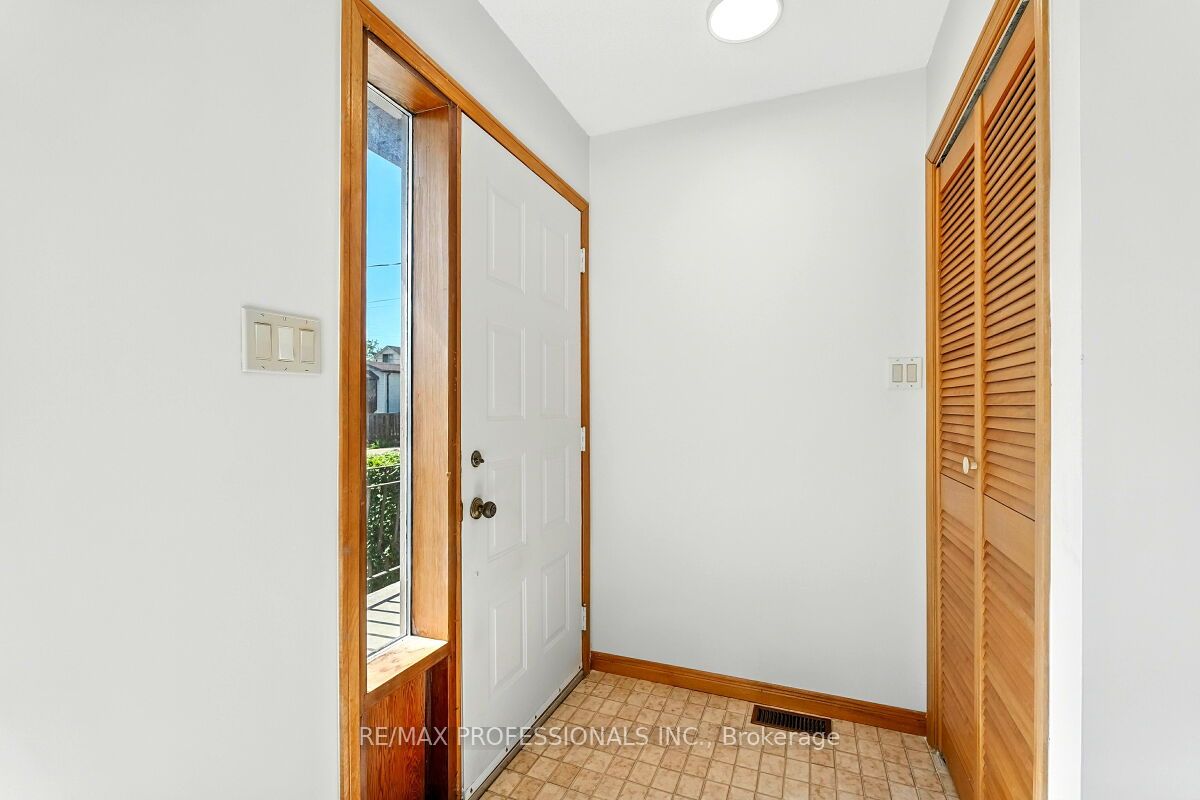 236 East 21st Street Property Photo 5