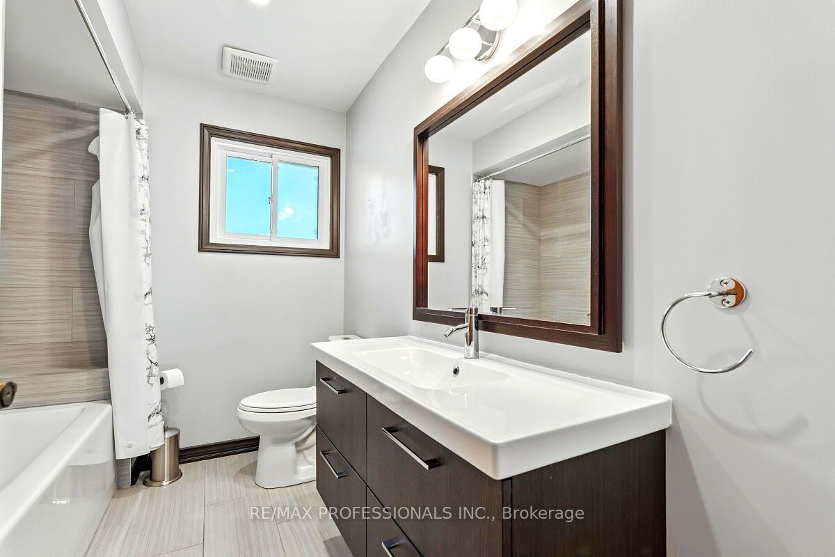 236 East 21st Street Property Photo 17