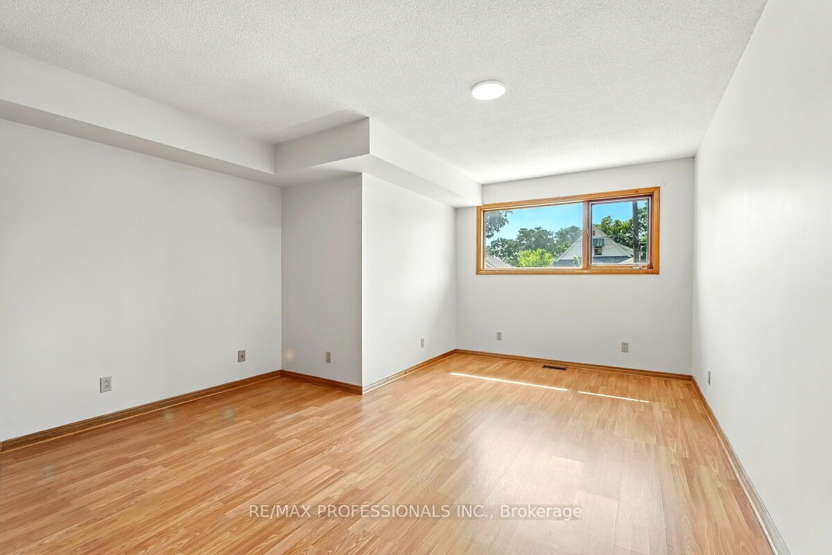 236 East 21st Street Property Photo 24