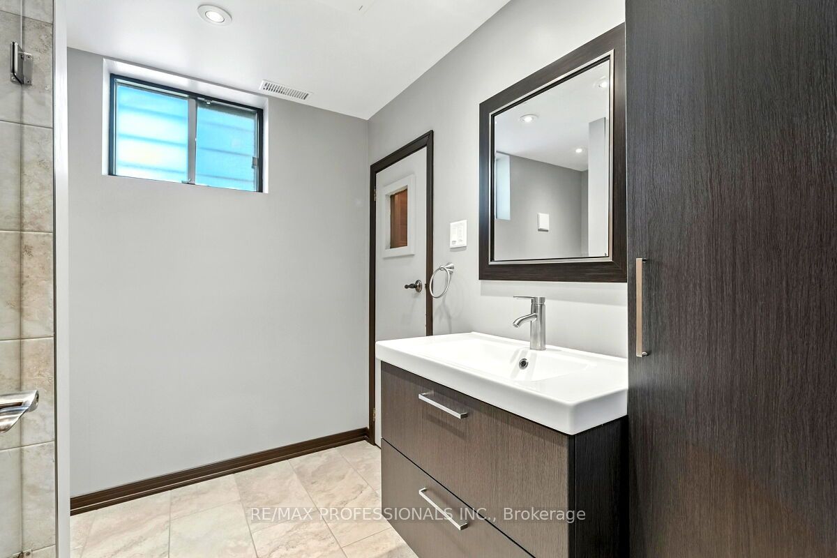 236 East 21st Street Property Photo 33