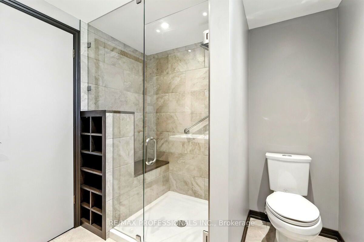 236 East 21st Street Property Photo 34