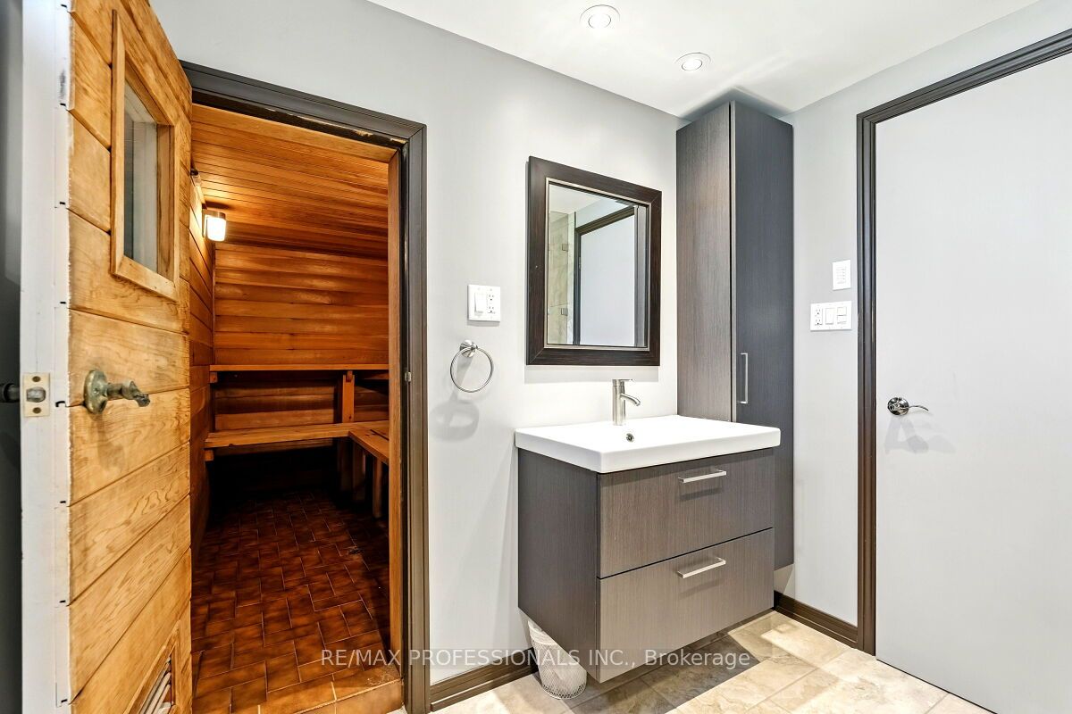 236 East 21st Street Property Photo 37