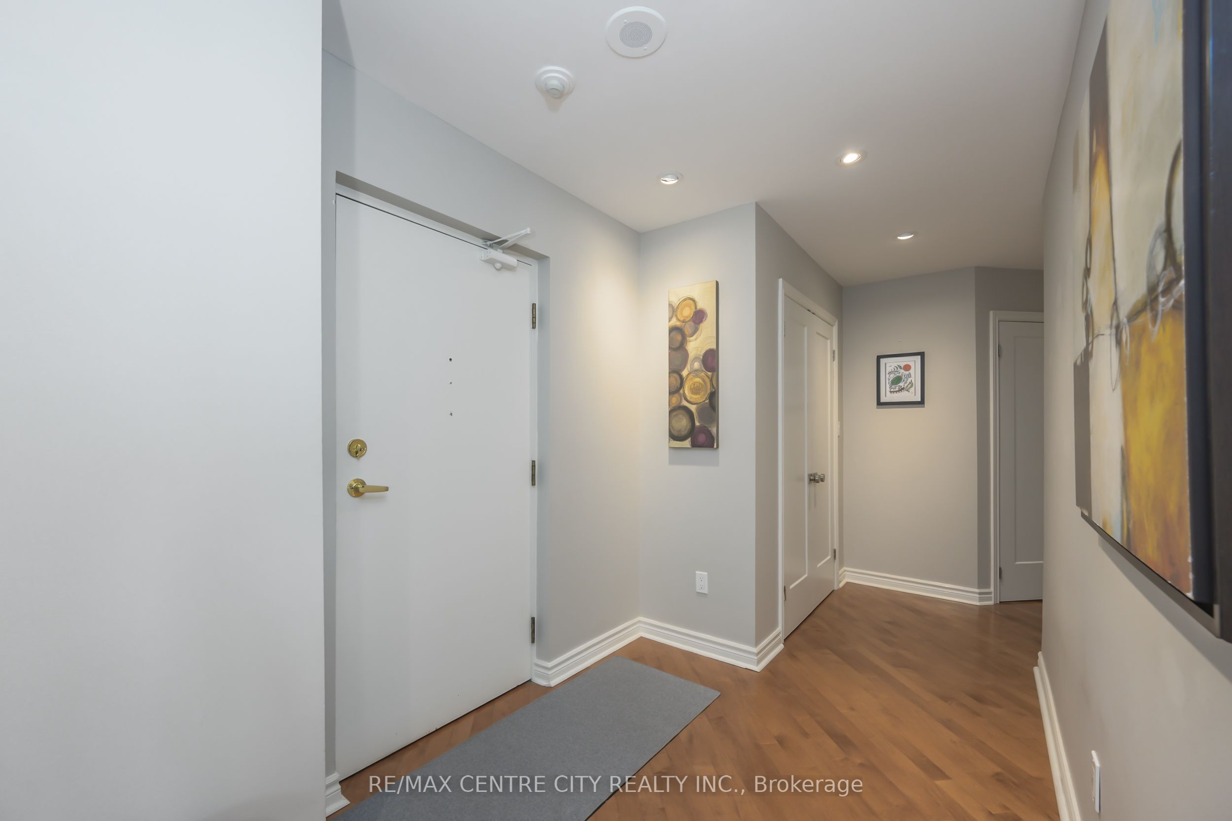 19 King Street 1102 Property Photo 2