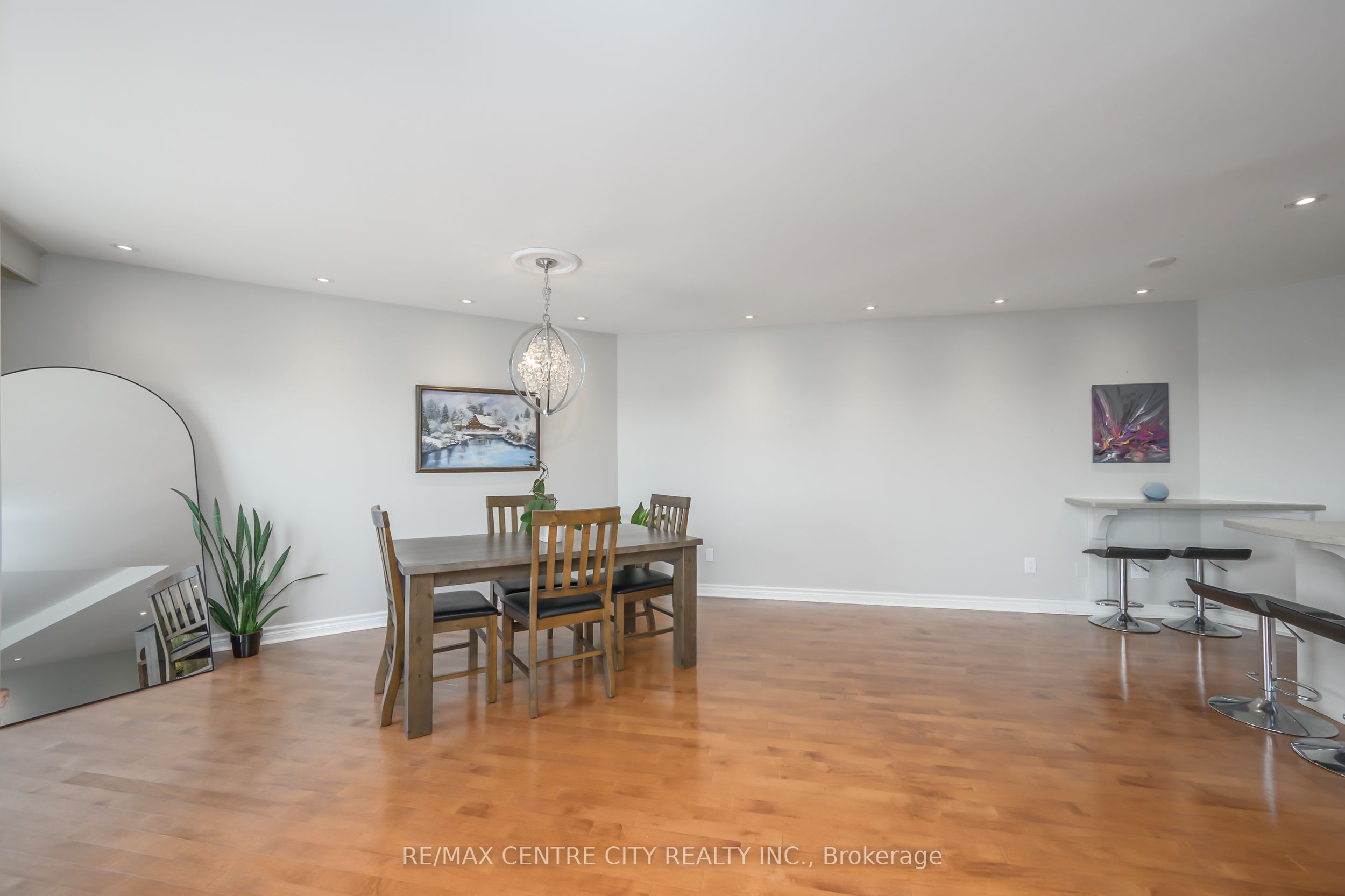 19 King Street 1102 Property Photo 6