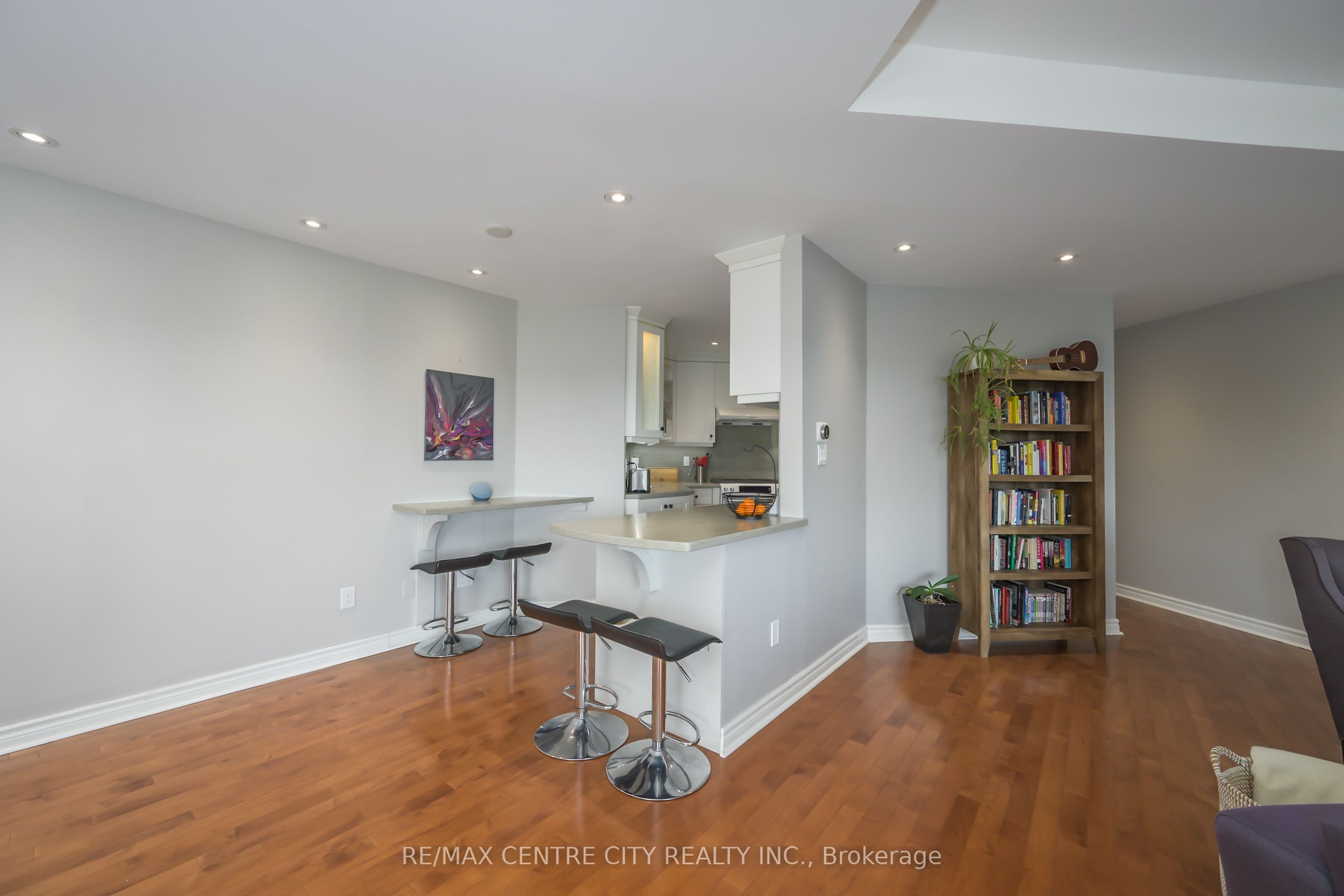 19 King Street 1102 Property Photo 9