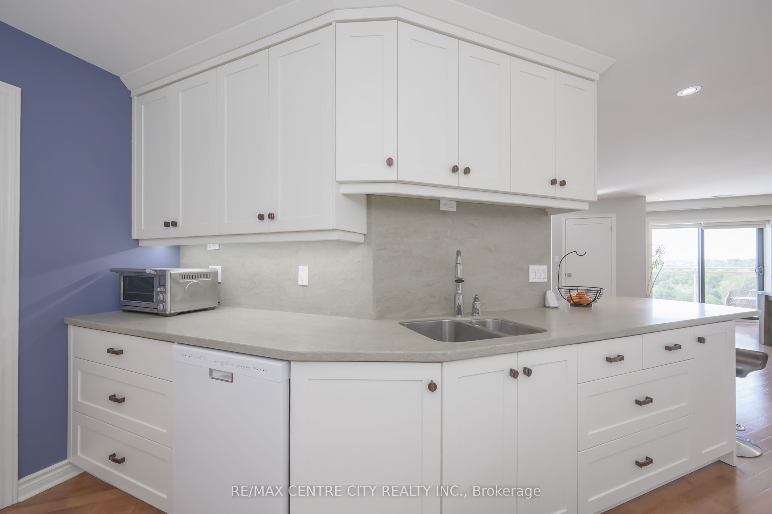 19 King Street 1102 Property Photo 11