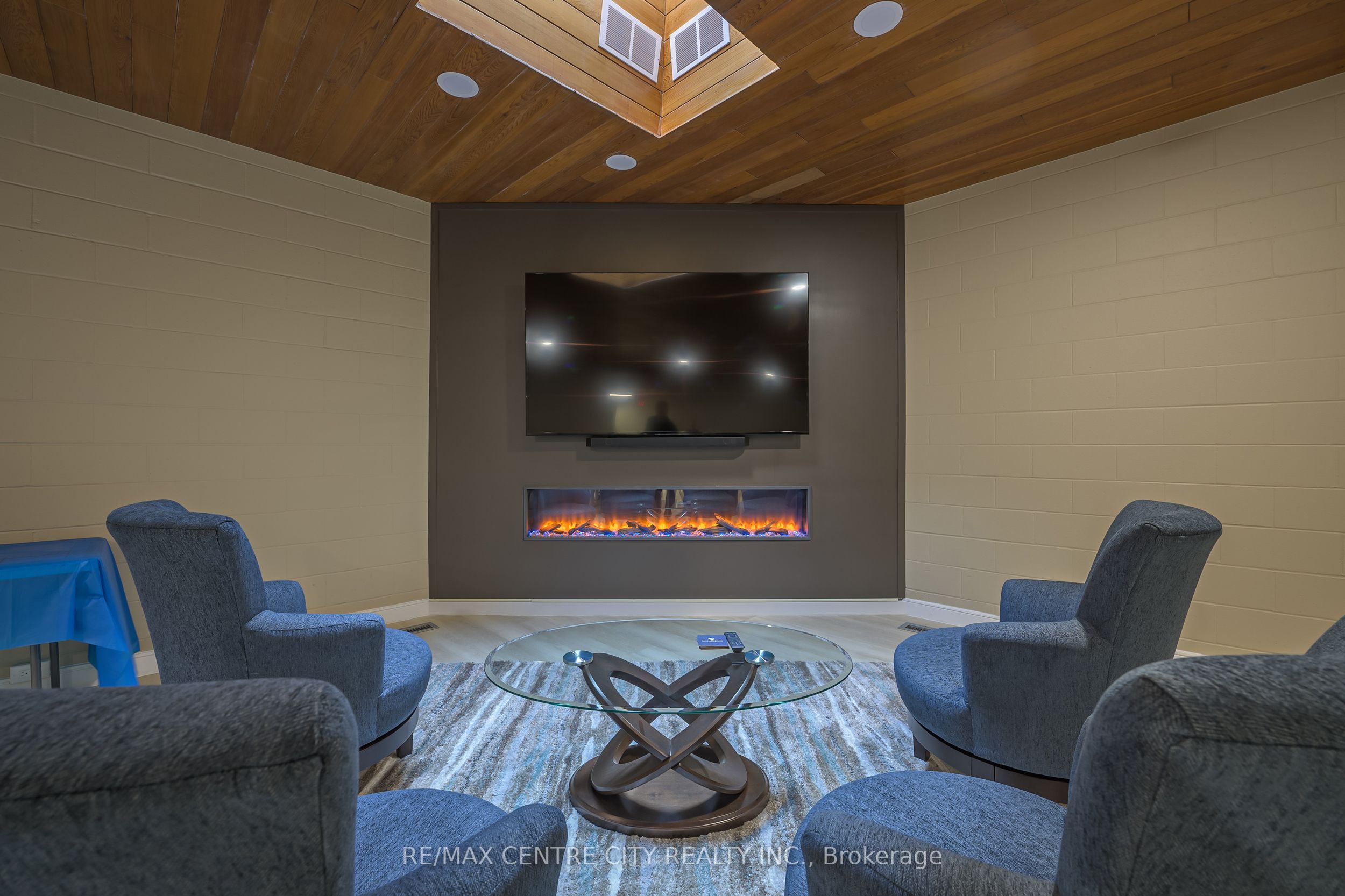 19 King Street 1102 Property Photo 42