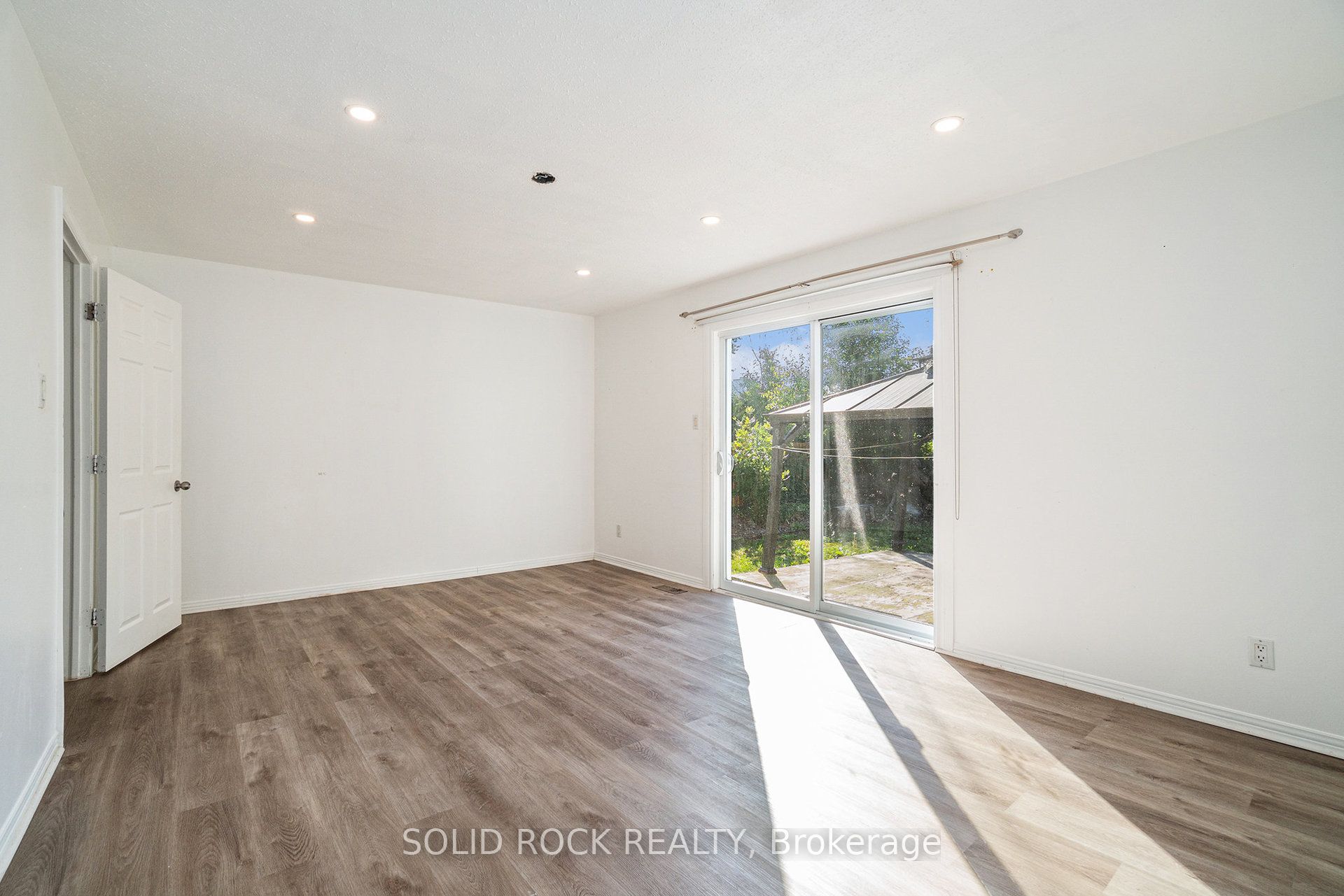 1432 Leigh Crescent Property Photo 5