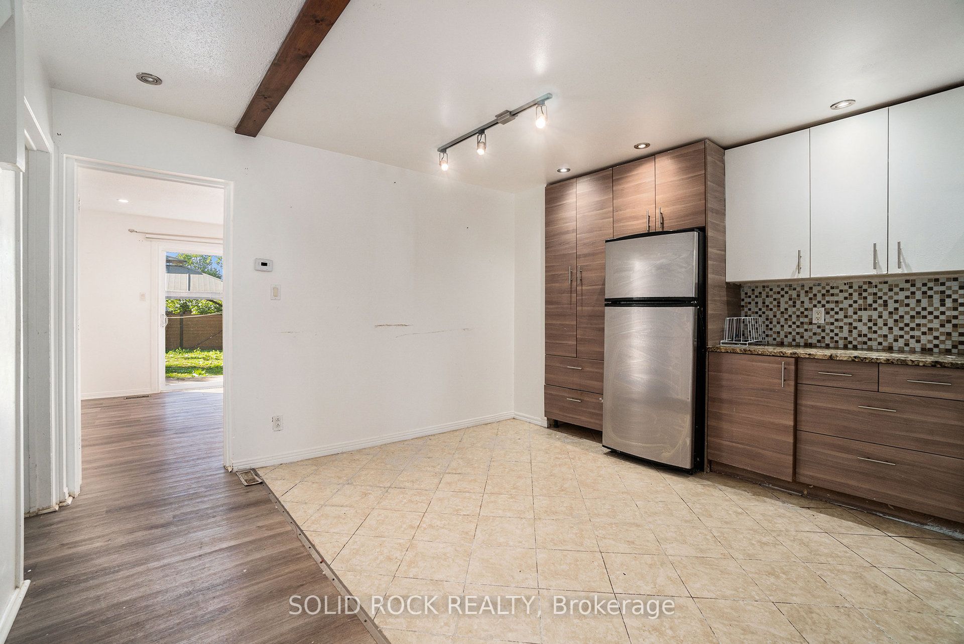 1432 Leigh Crescent Property Photo 7