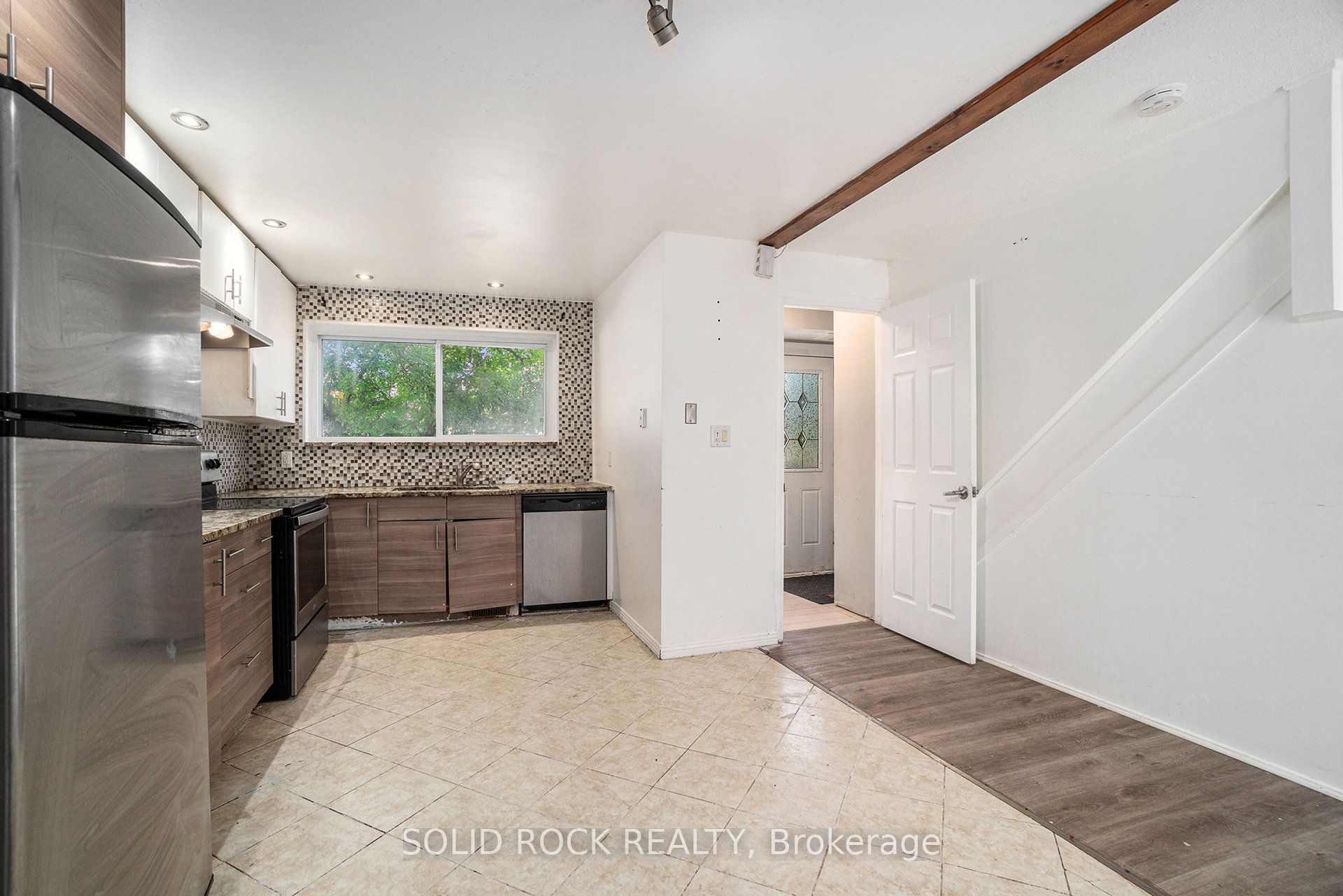 1432 Leigh Crescent Property Photo 9