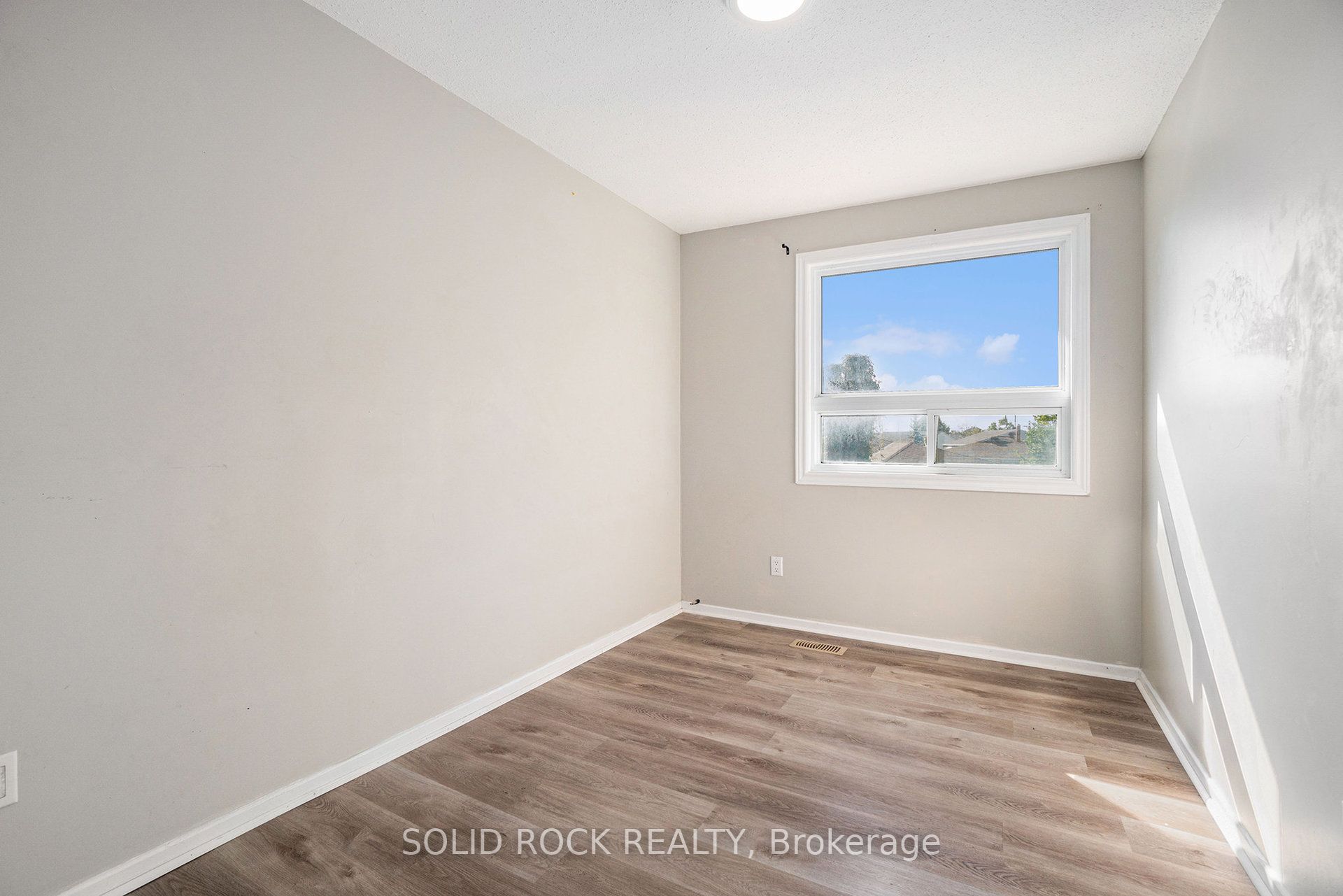 1432 Leigh Crescent Property Photo 10