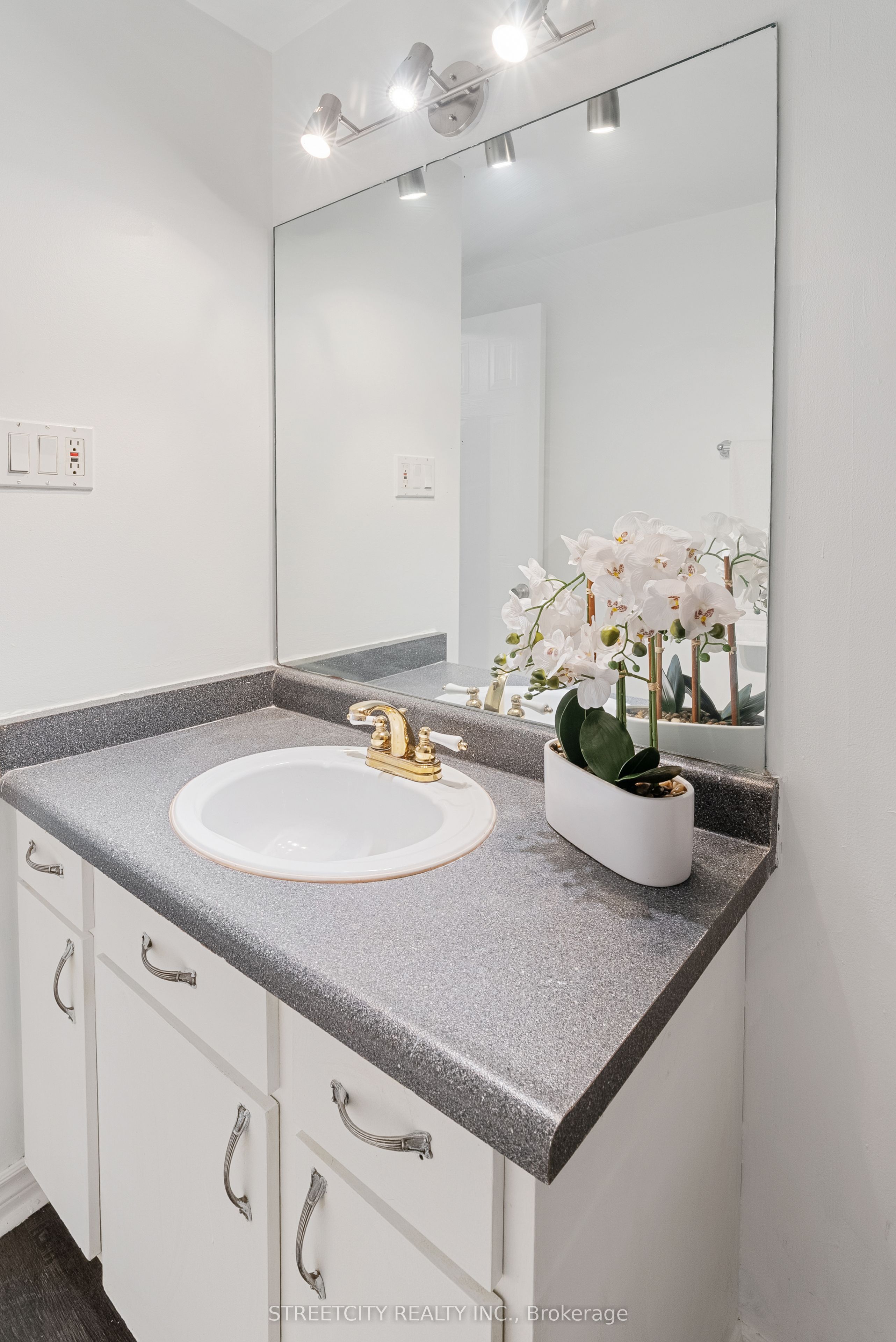 1247 Huron Street 81 Property Photo 16