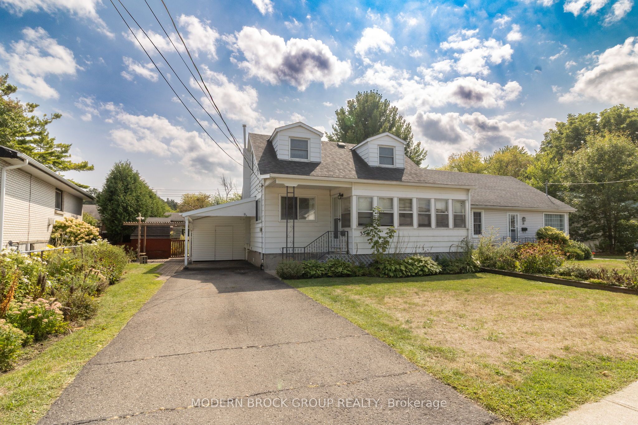 35 Broadway Avenue Property Photo 1