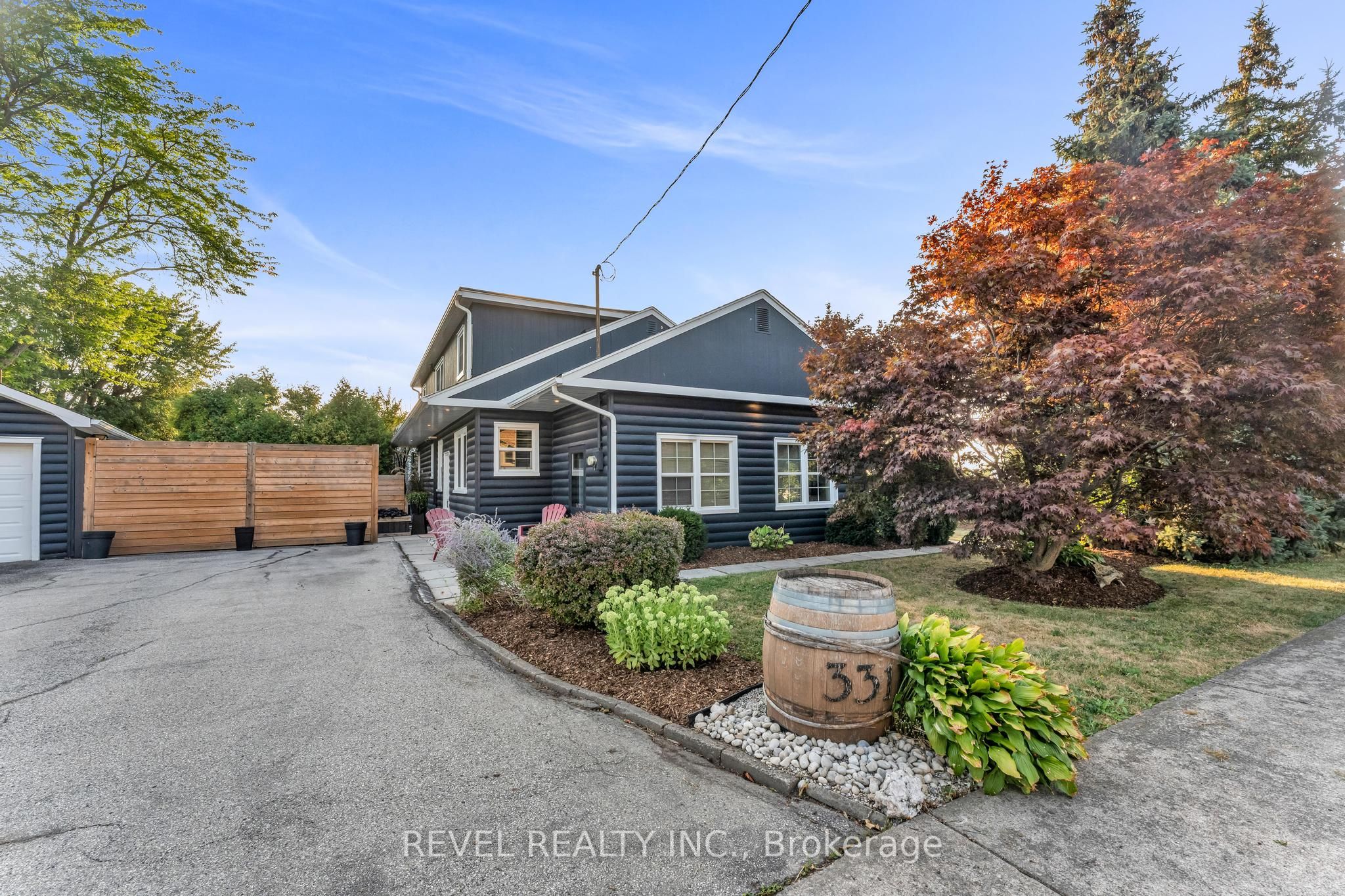 331 St Paul Street W Property Photo 1