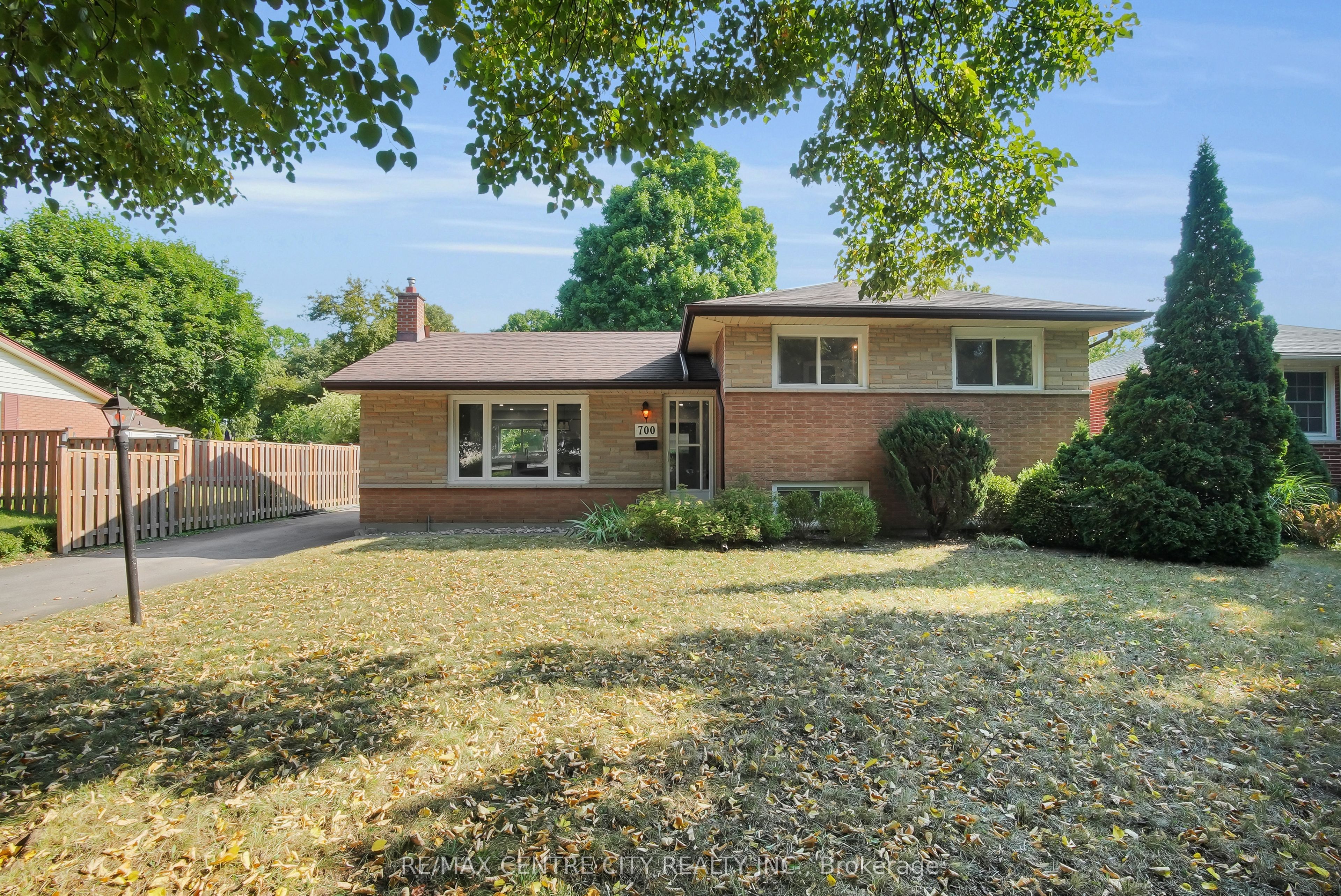 700 Glengyle Crescent Property Photo 1