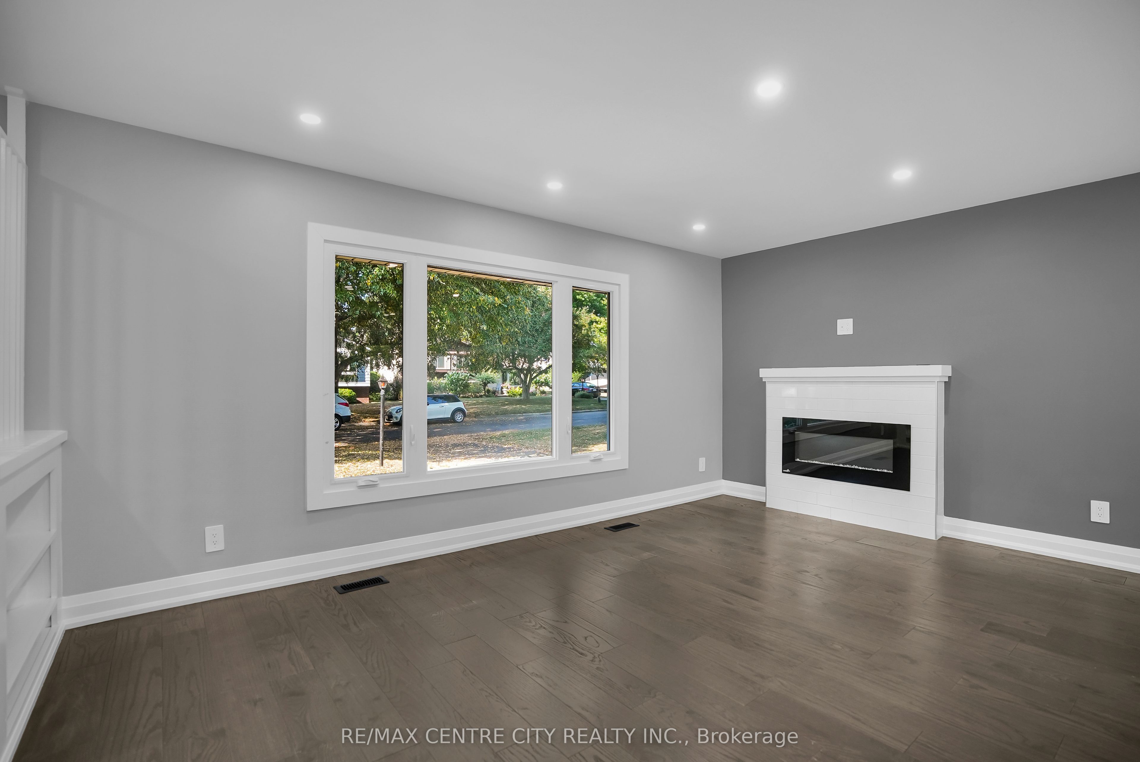 700 Glengyle Crescent Property Photo 7