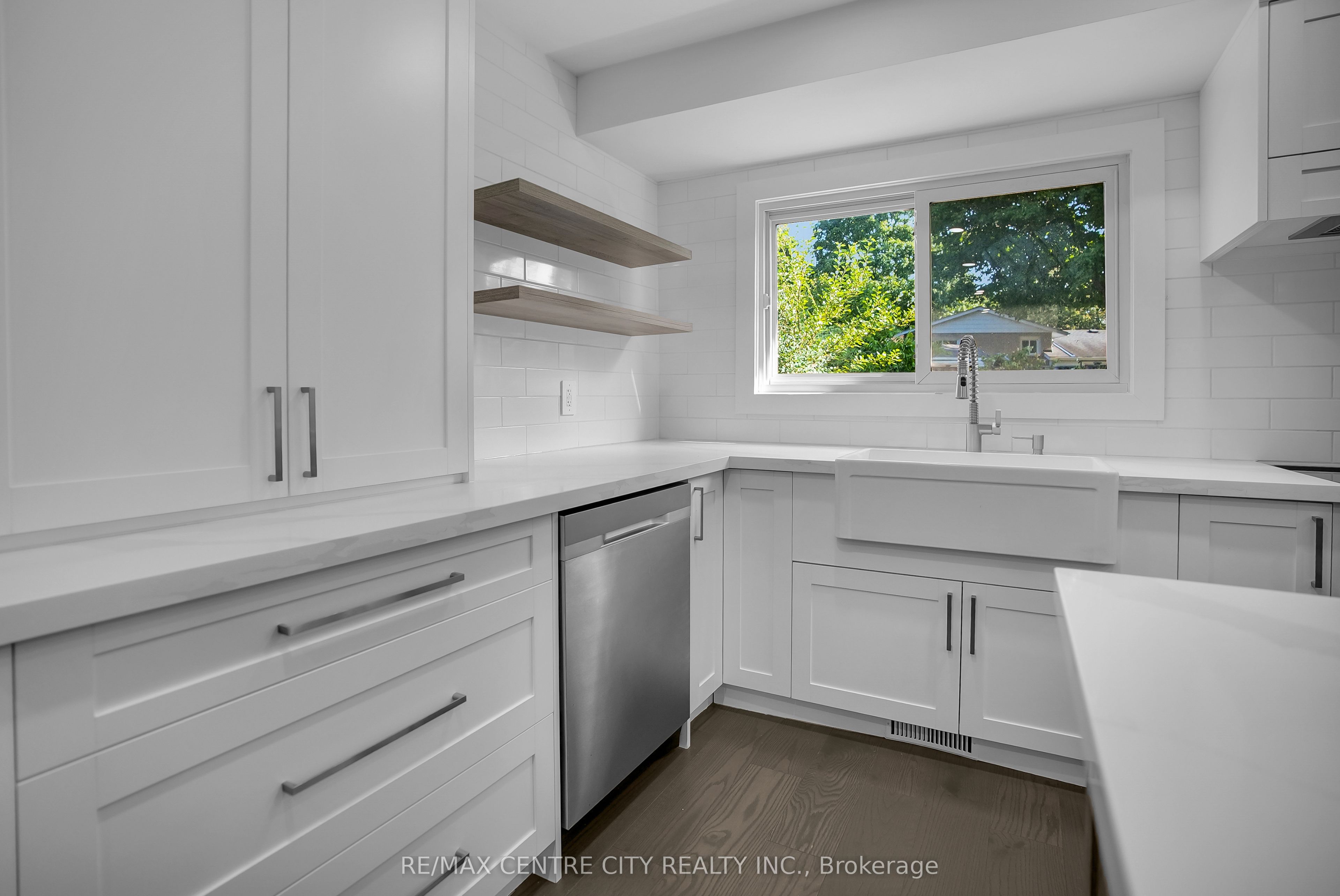 700 Glengyle Crescent Property Photo 12