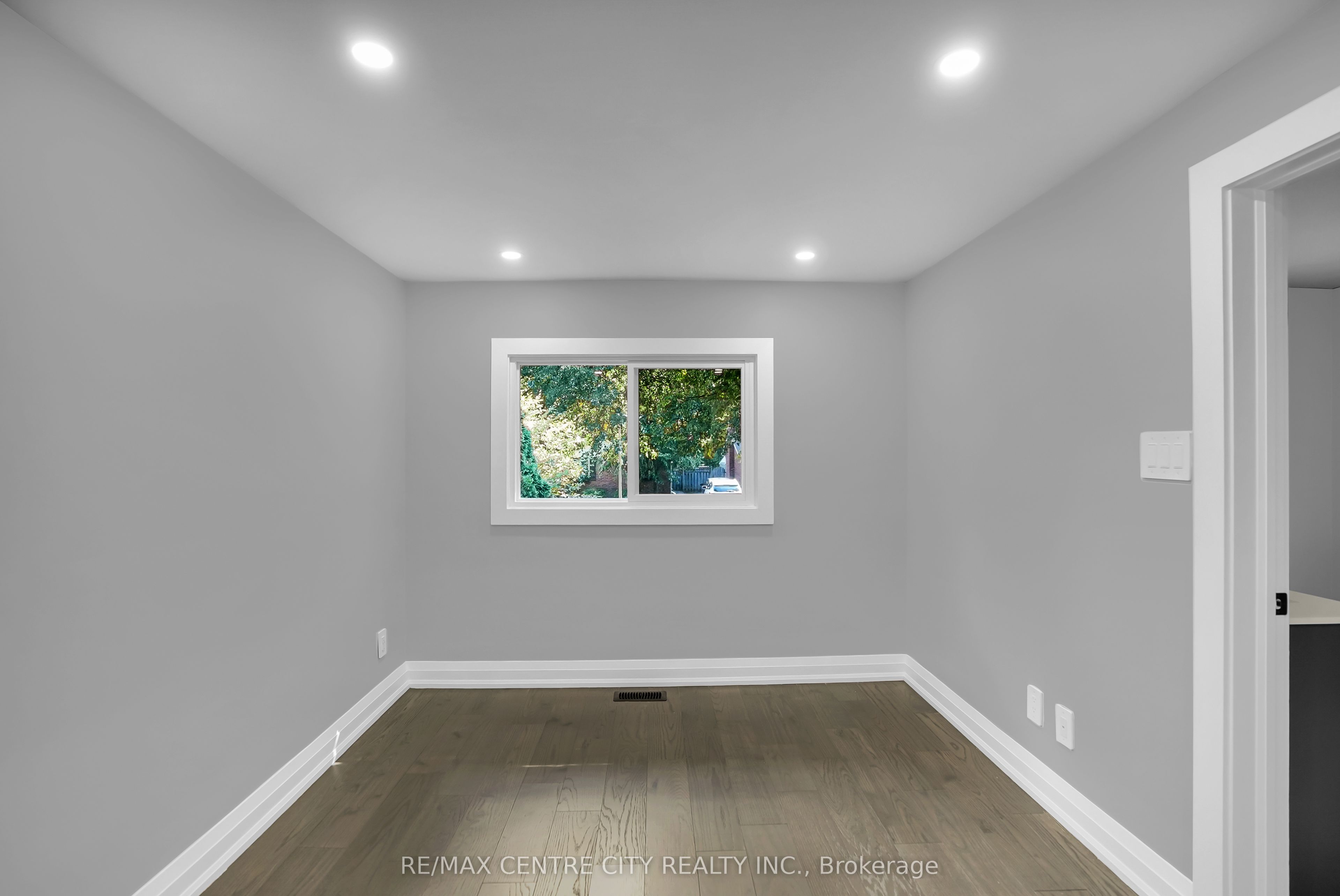 700 Glengyle Crescent Property Photo 16