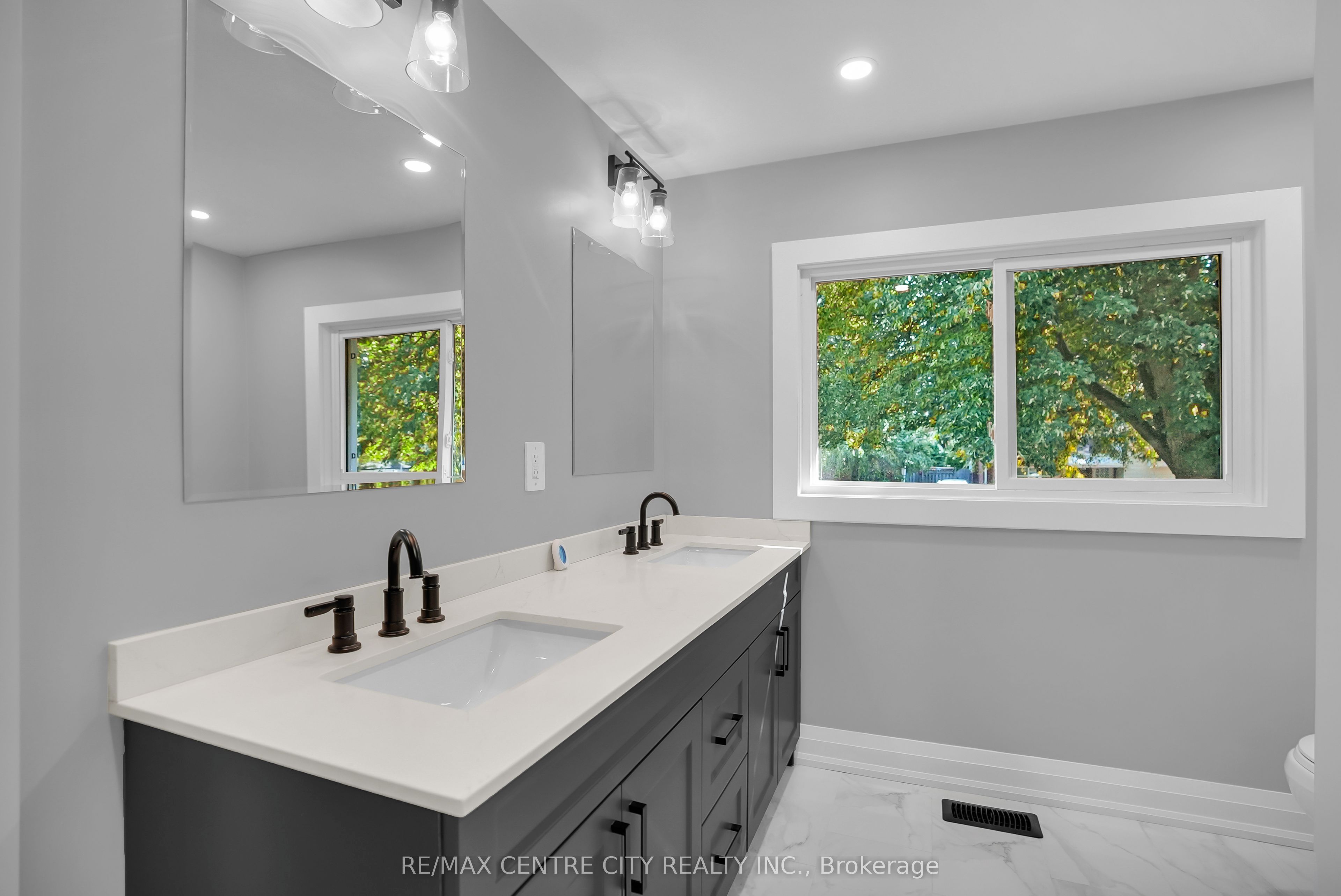 700 Glengyle Crescent Property Photo 18