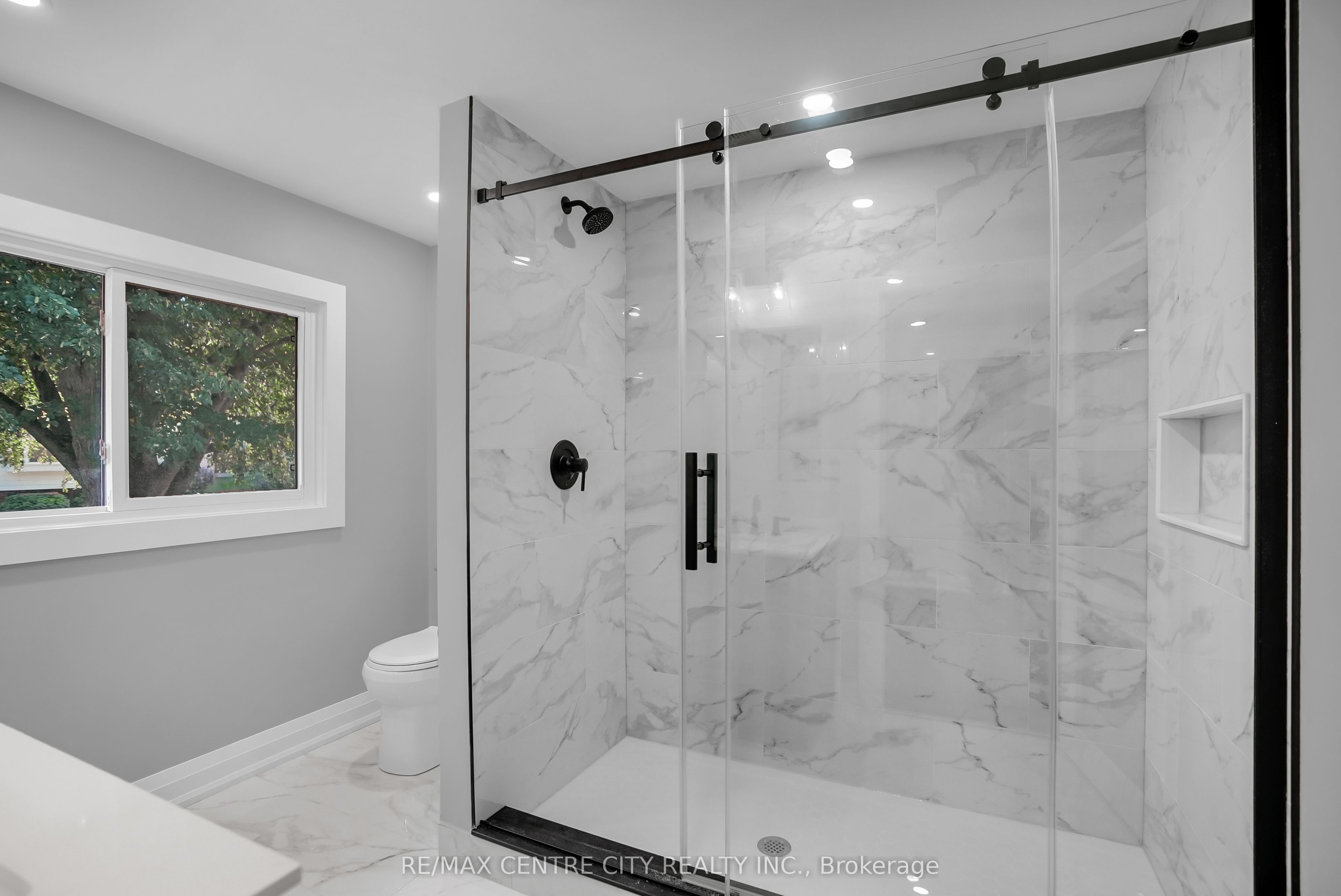 700 Glengyle Crescent Property Photo 19