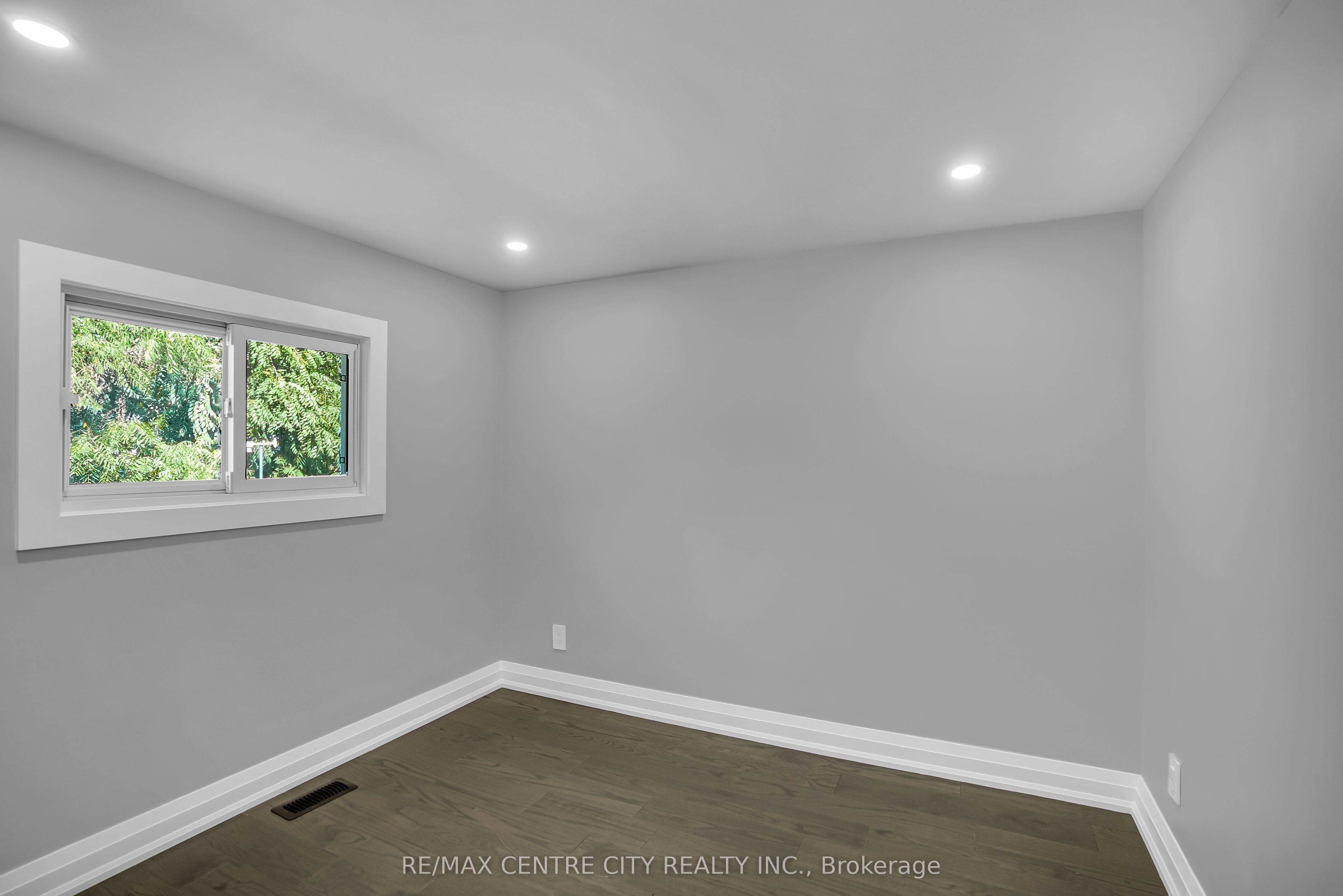 700 Glengyle Crescent Property Photo 21