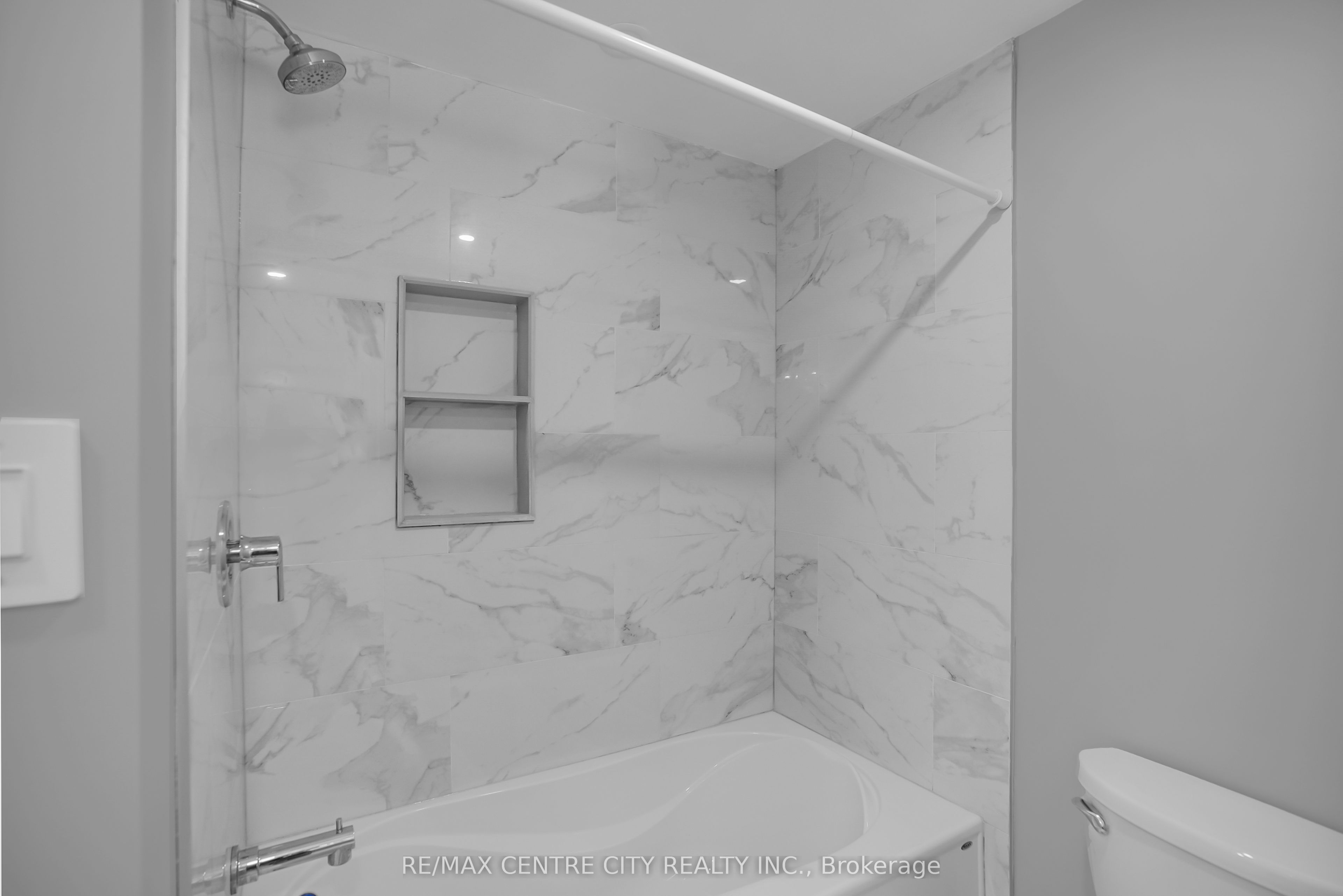 700 Glengyle Crescent Property Photo 23