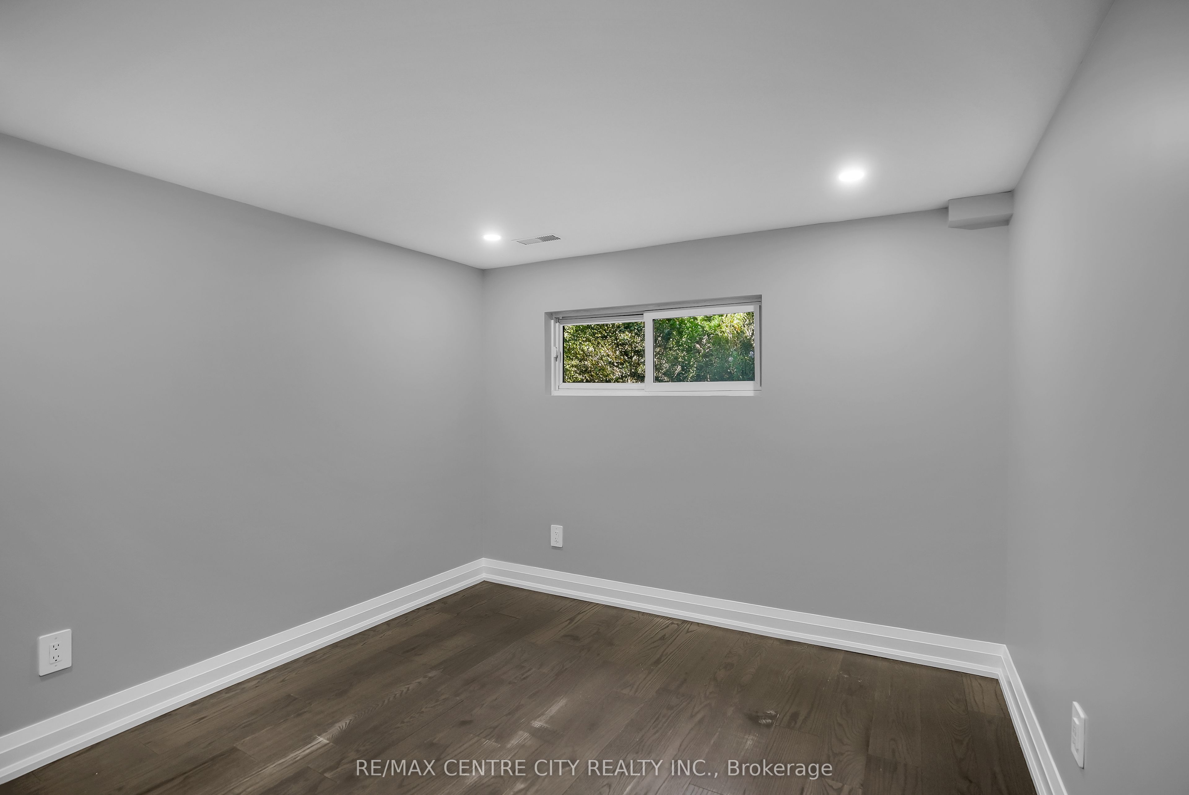 700 Glengyle Crescent Property Photo 27