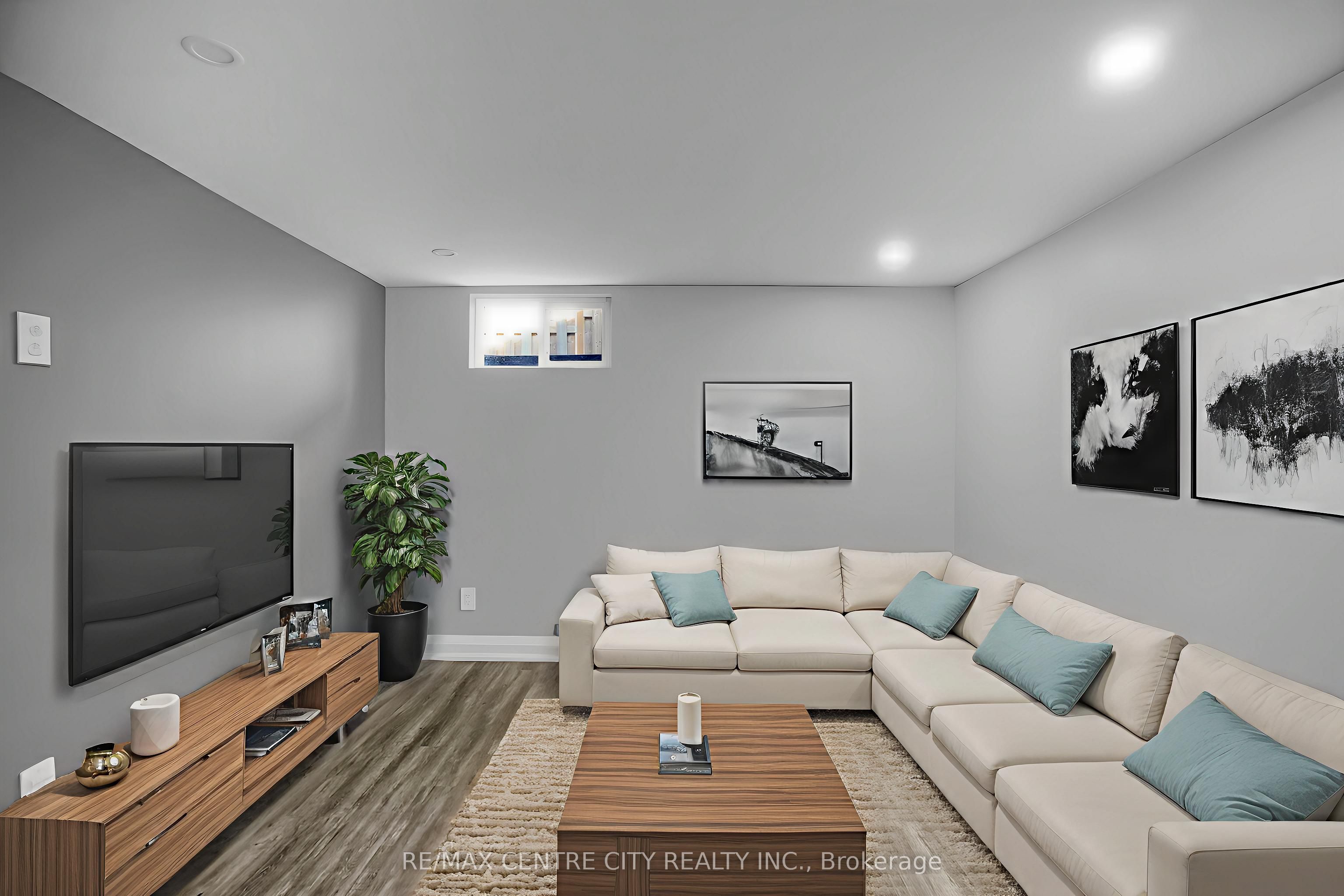 700 Glengyle Crescent Property Photo 29