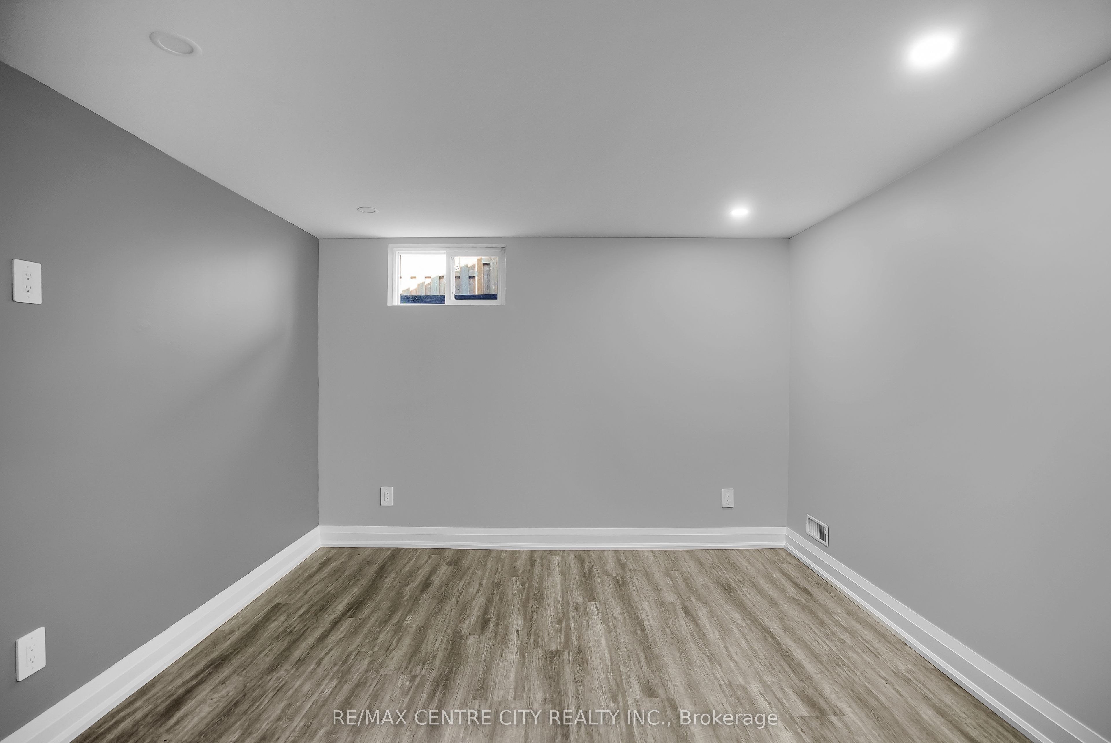 700 Glengyle Crescent Property Photo 30