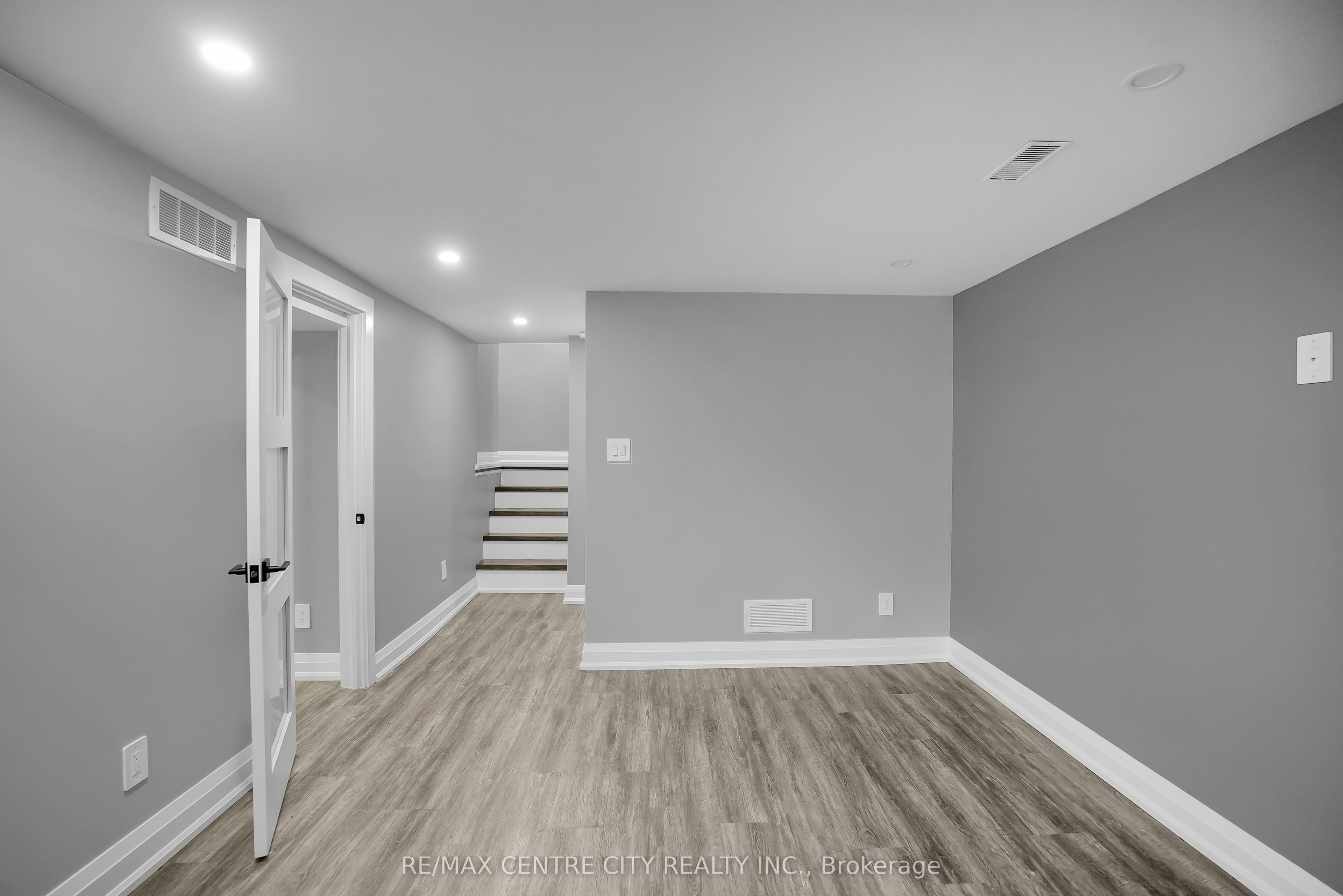 700 Glengyle Crescent Property Photo 31