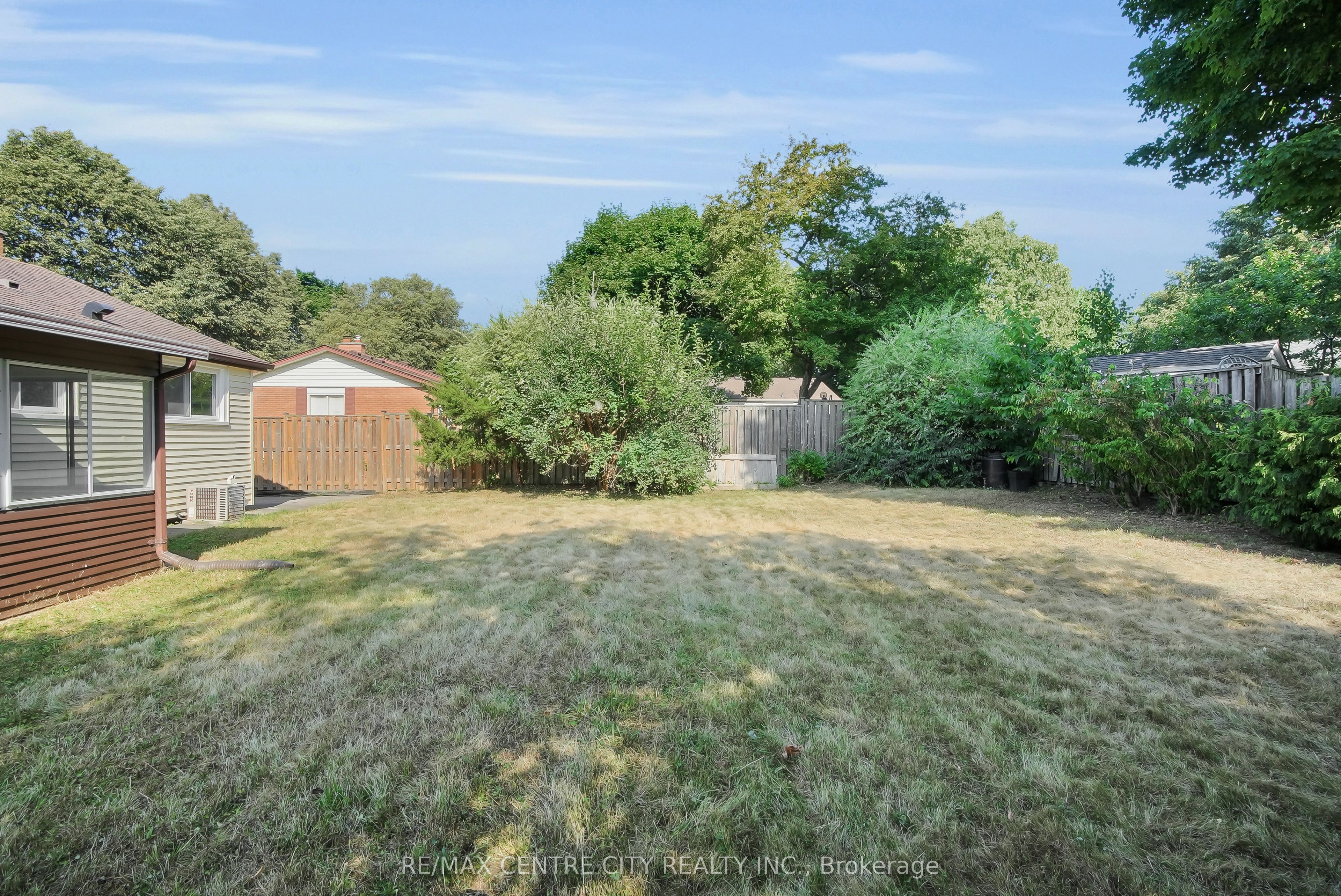 700 Glengyle Crescent Property Photo 37