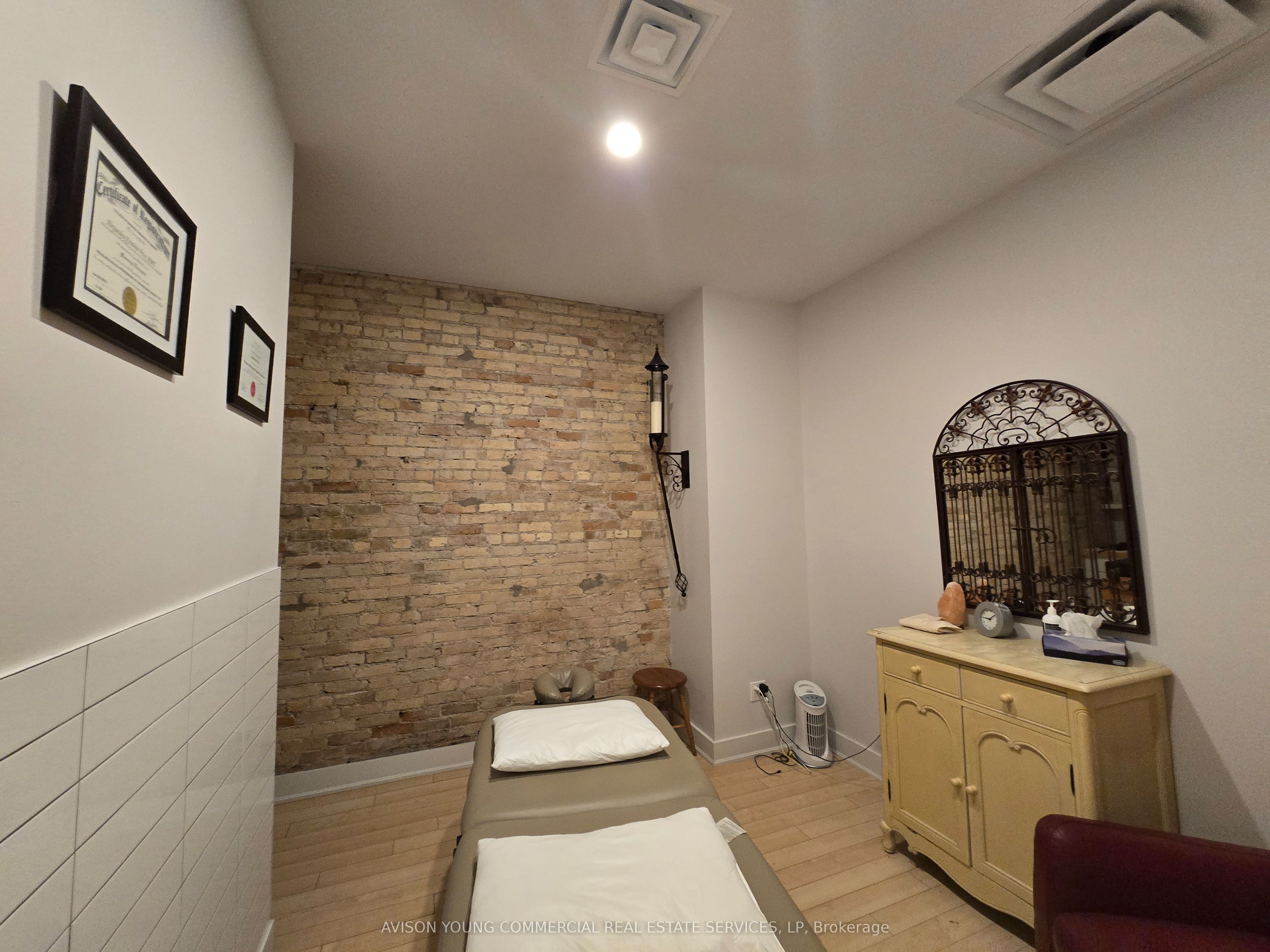 201 Dundas Street Main Property Photo 12