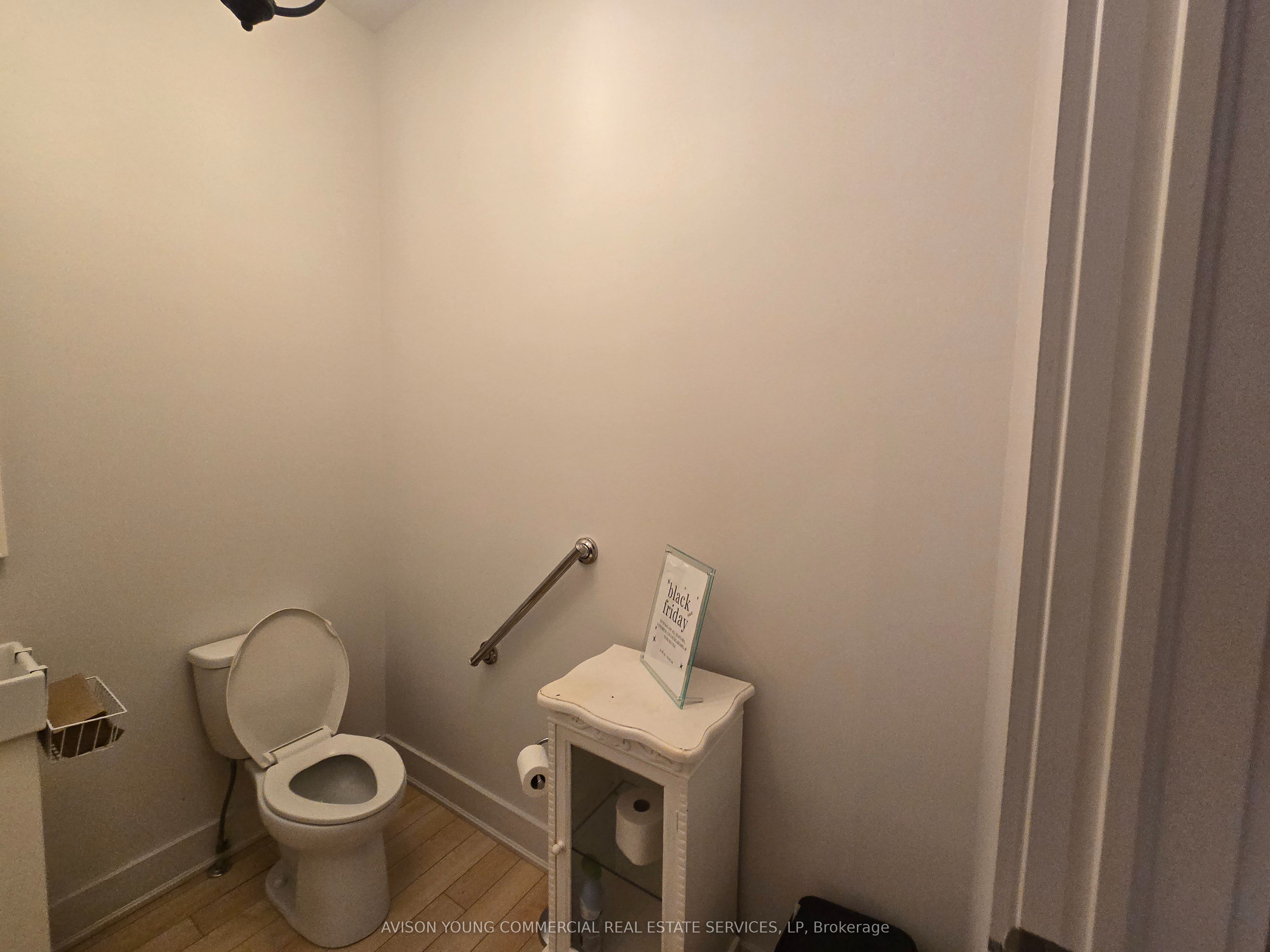 201 Dundas Street Main Property Photo 14