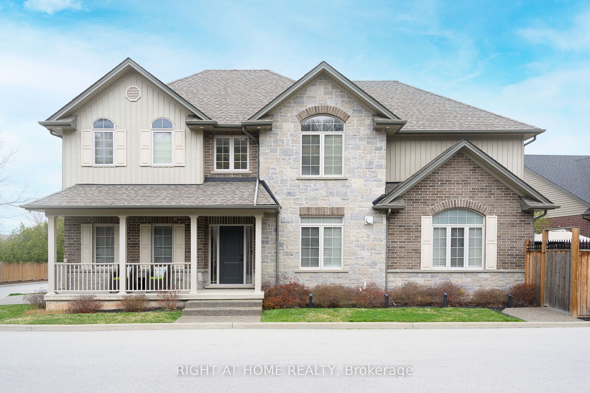 270 Main Street W 9 Property Photo 1