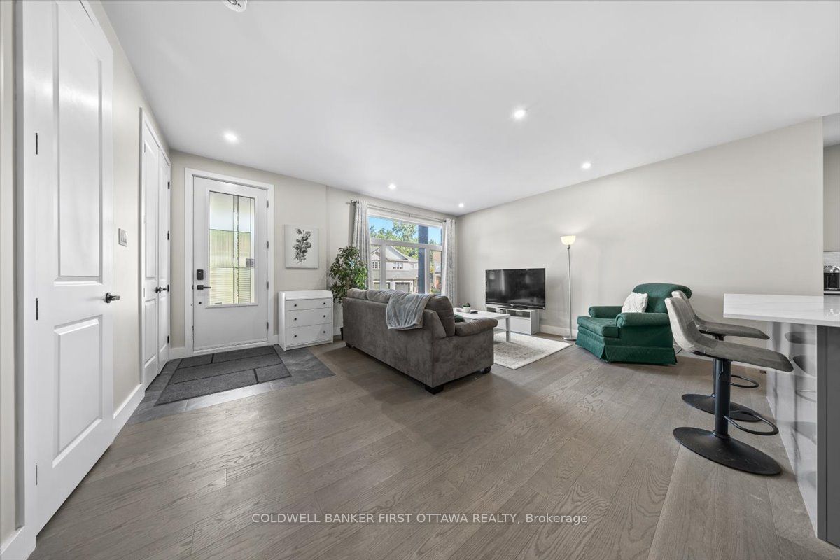 25 Pennard Way A & B Property Photo 3