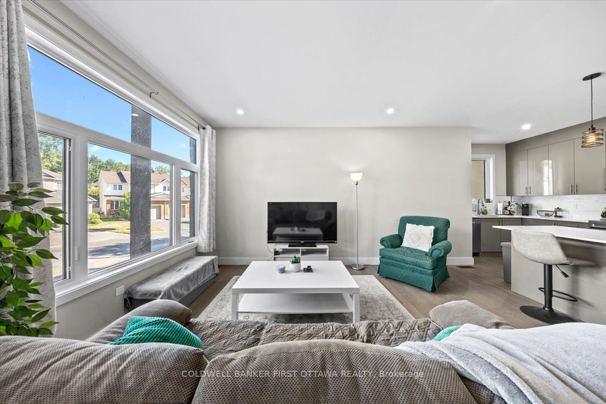 25 Pennard Way A & B Property Photo 4