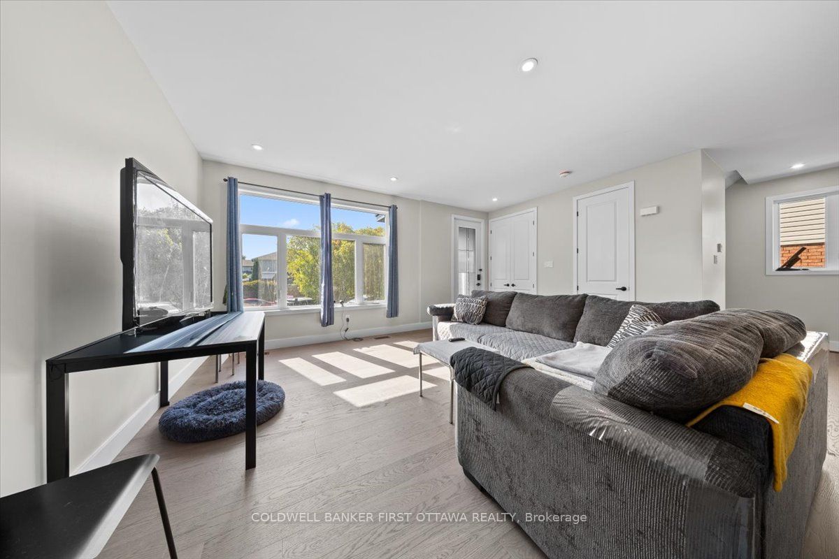 25 Pennard Way A & B Property Photo 14