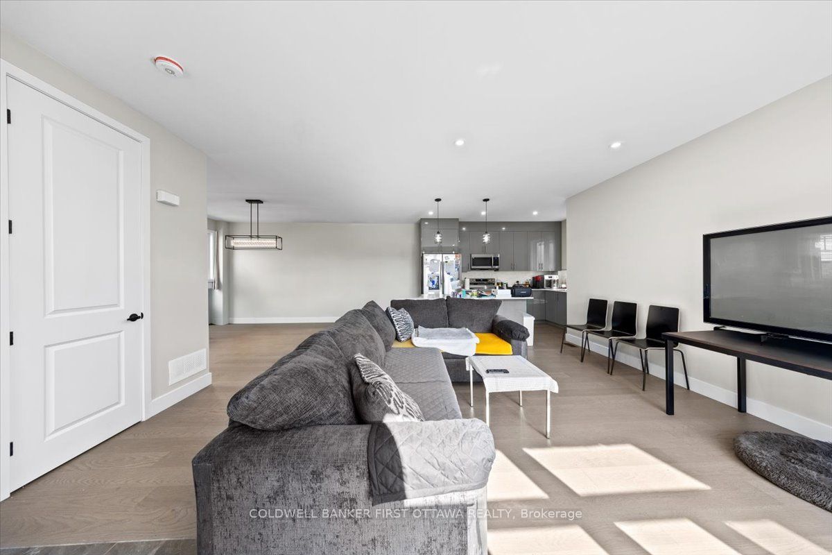 25 Pennard Way A & B Property Photo 15