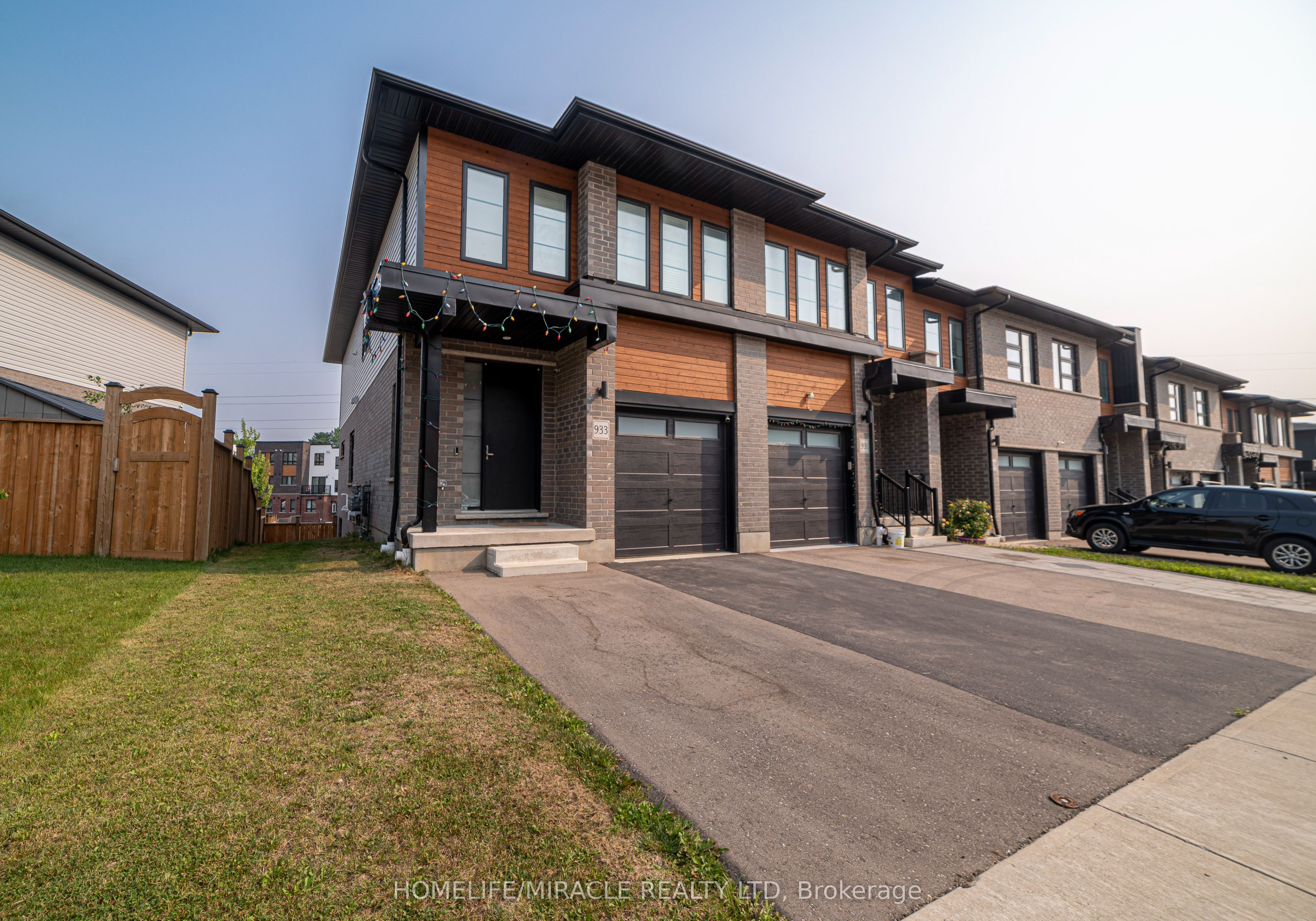 933 Robert Ferrie Drive Property Photo 1