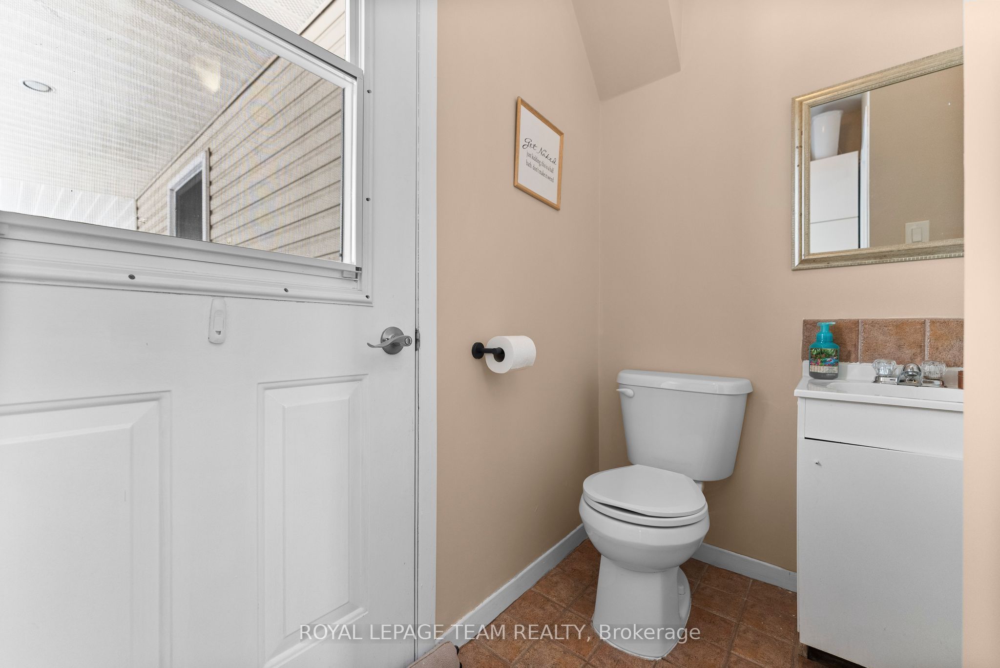 28 Bank Street N Property Photo 8