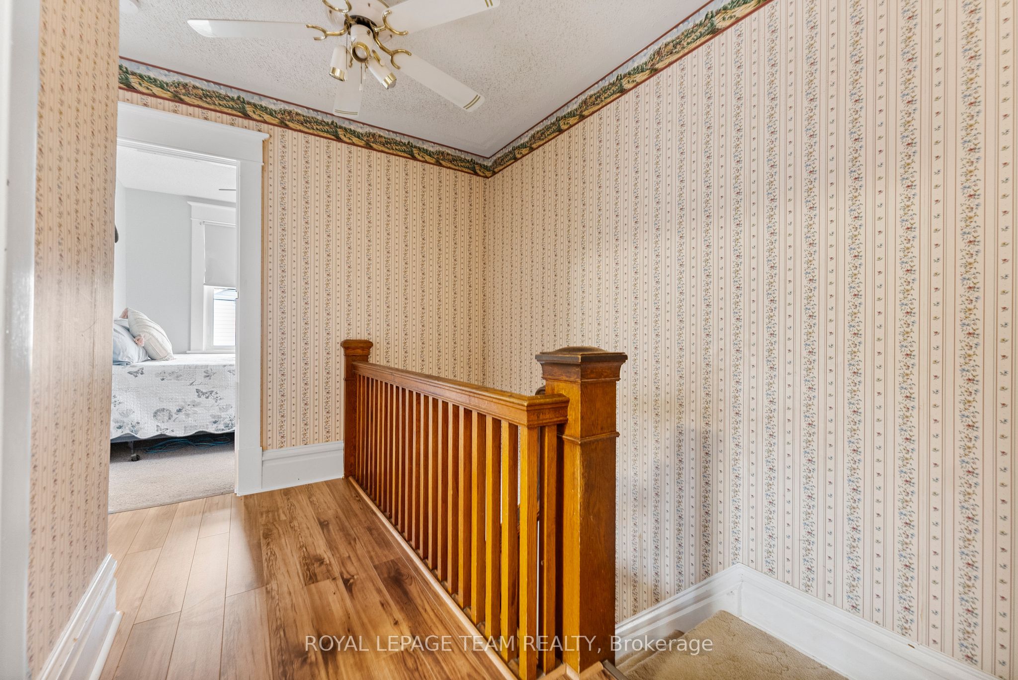 28 Bank Street N Property Photo 9