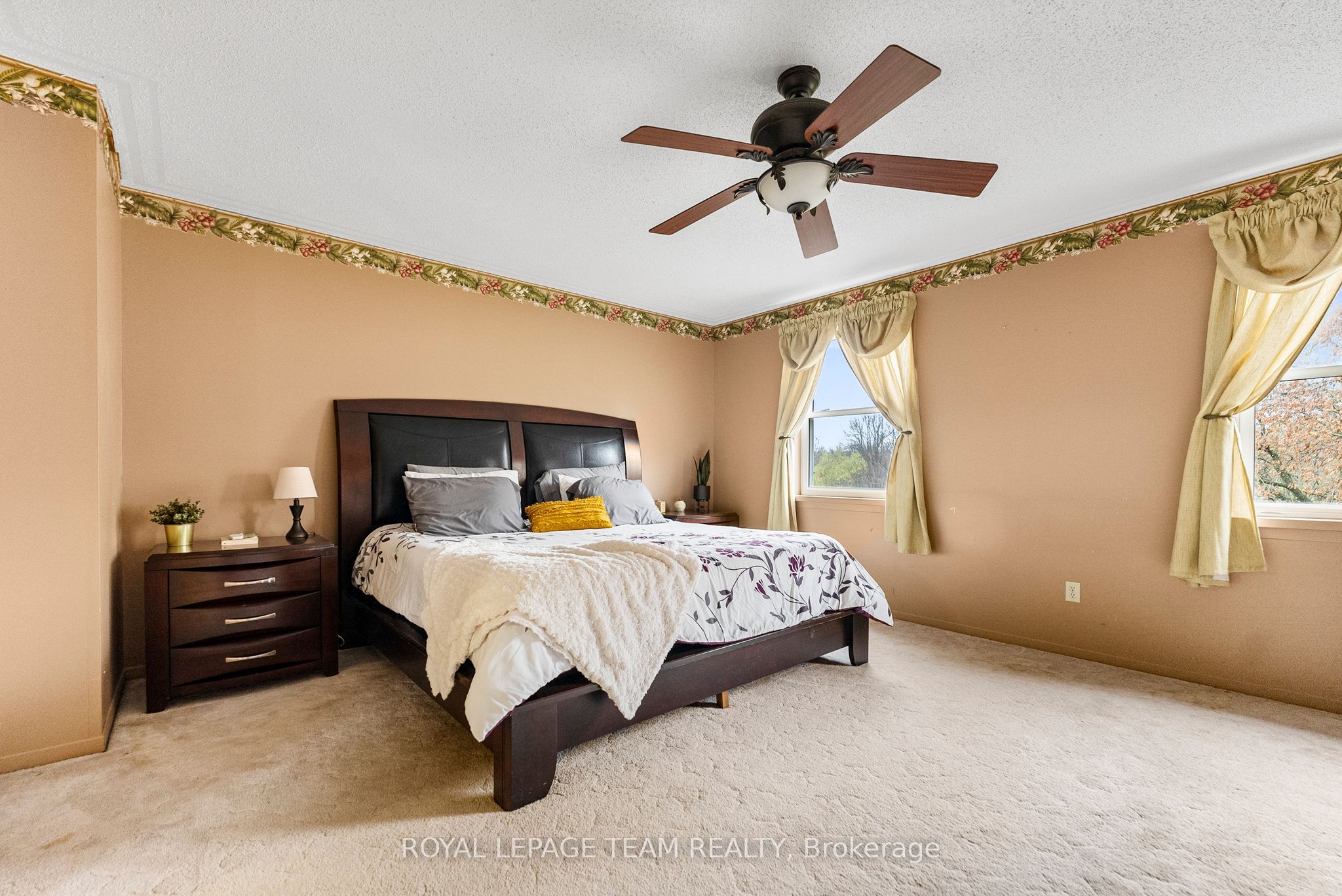 28 Bank Street N Property Photo 10