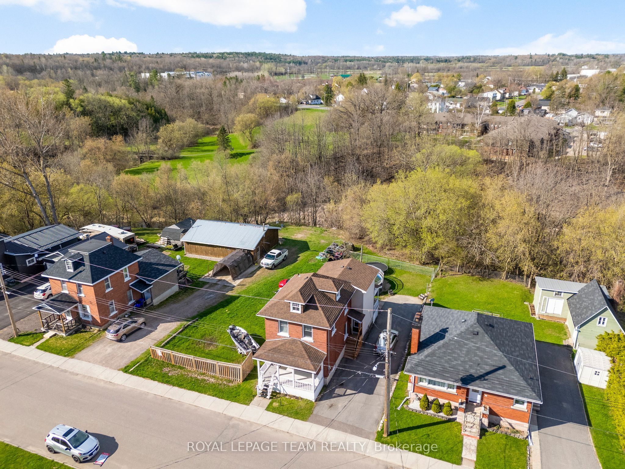 28 Bank Street N Property Photo 23