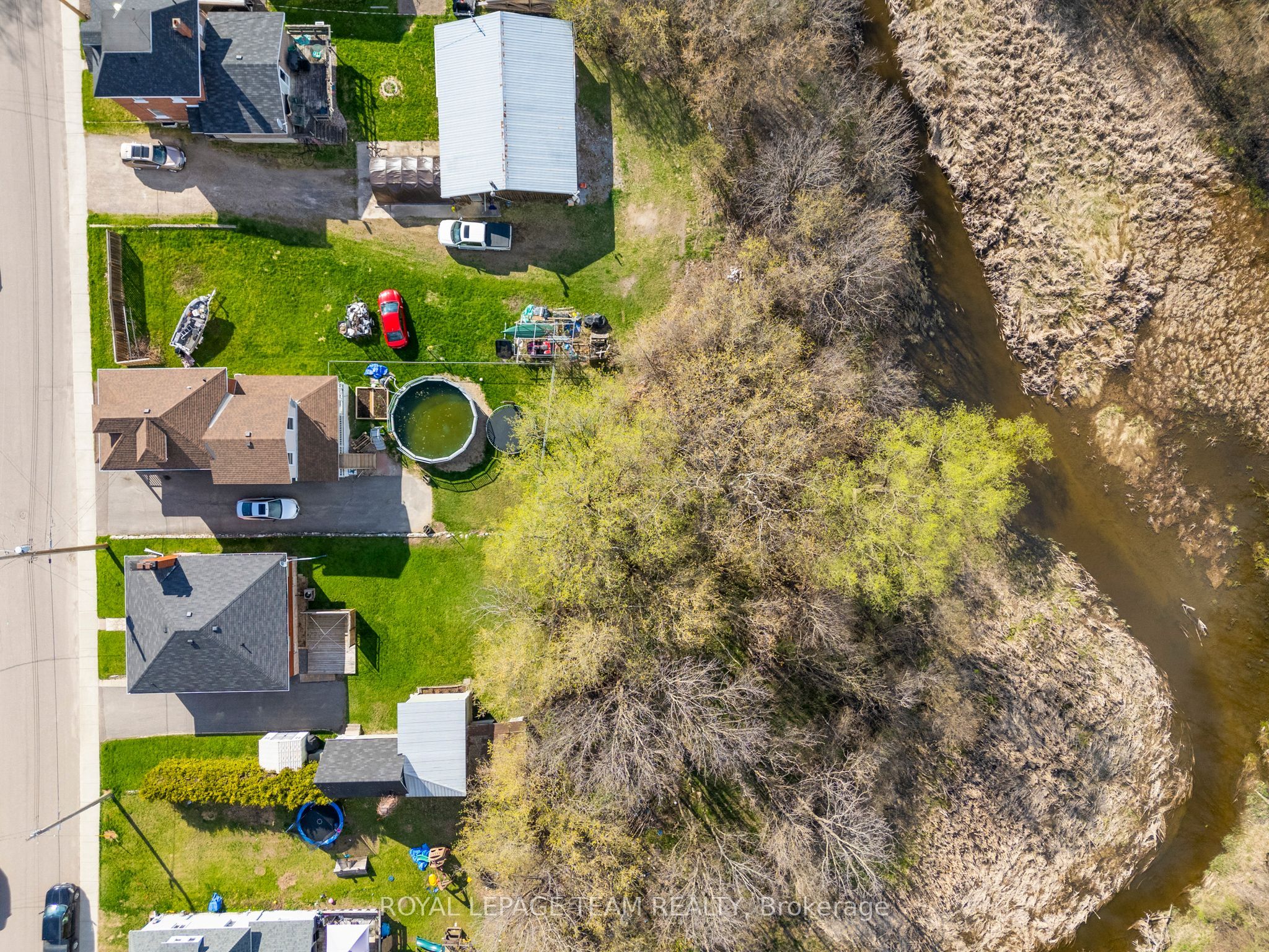 28 Bank Street N Property Photo 24