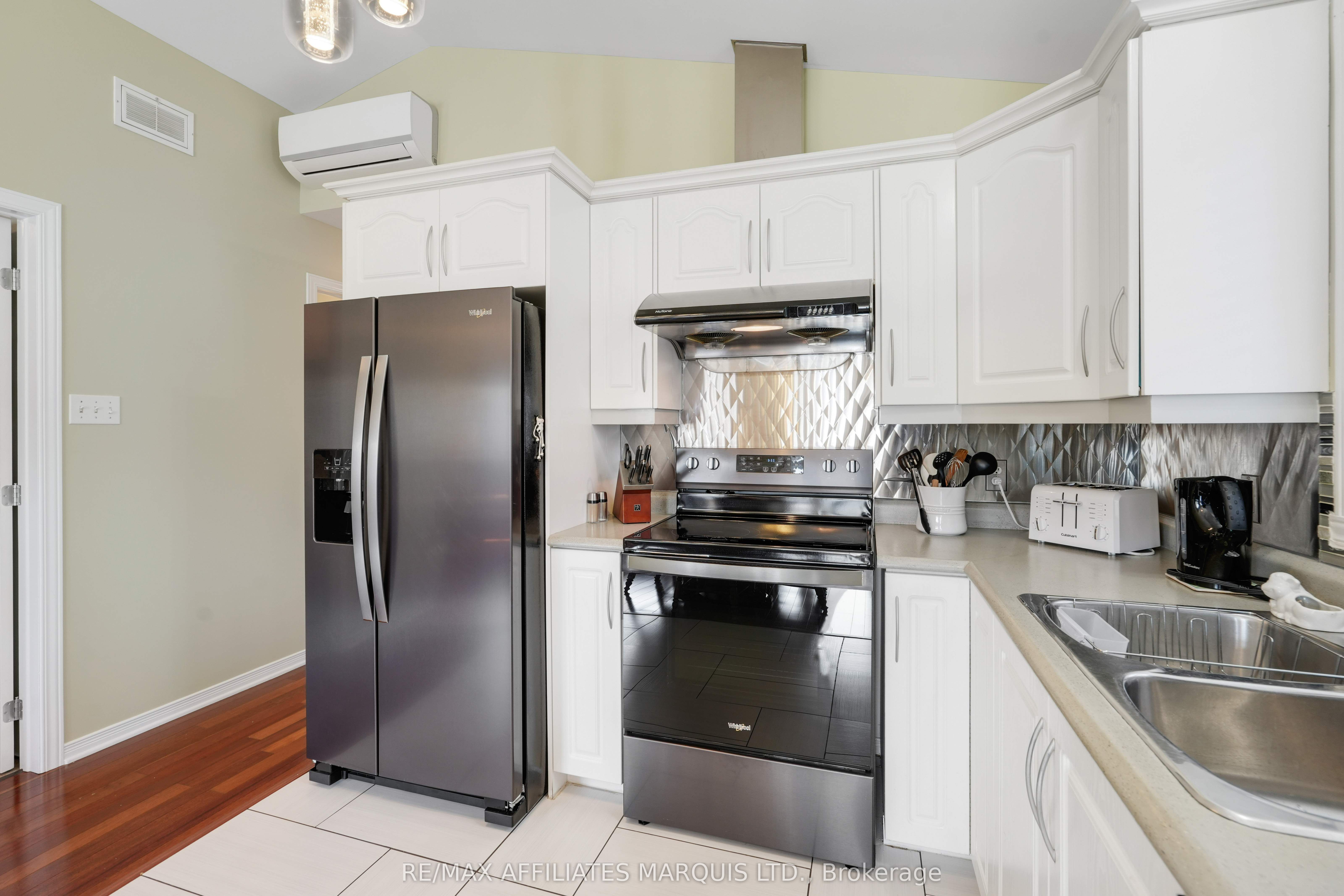 1518 Frank Court Property Photo 7