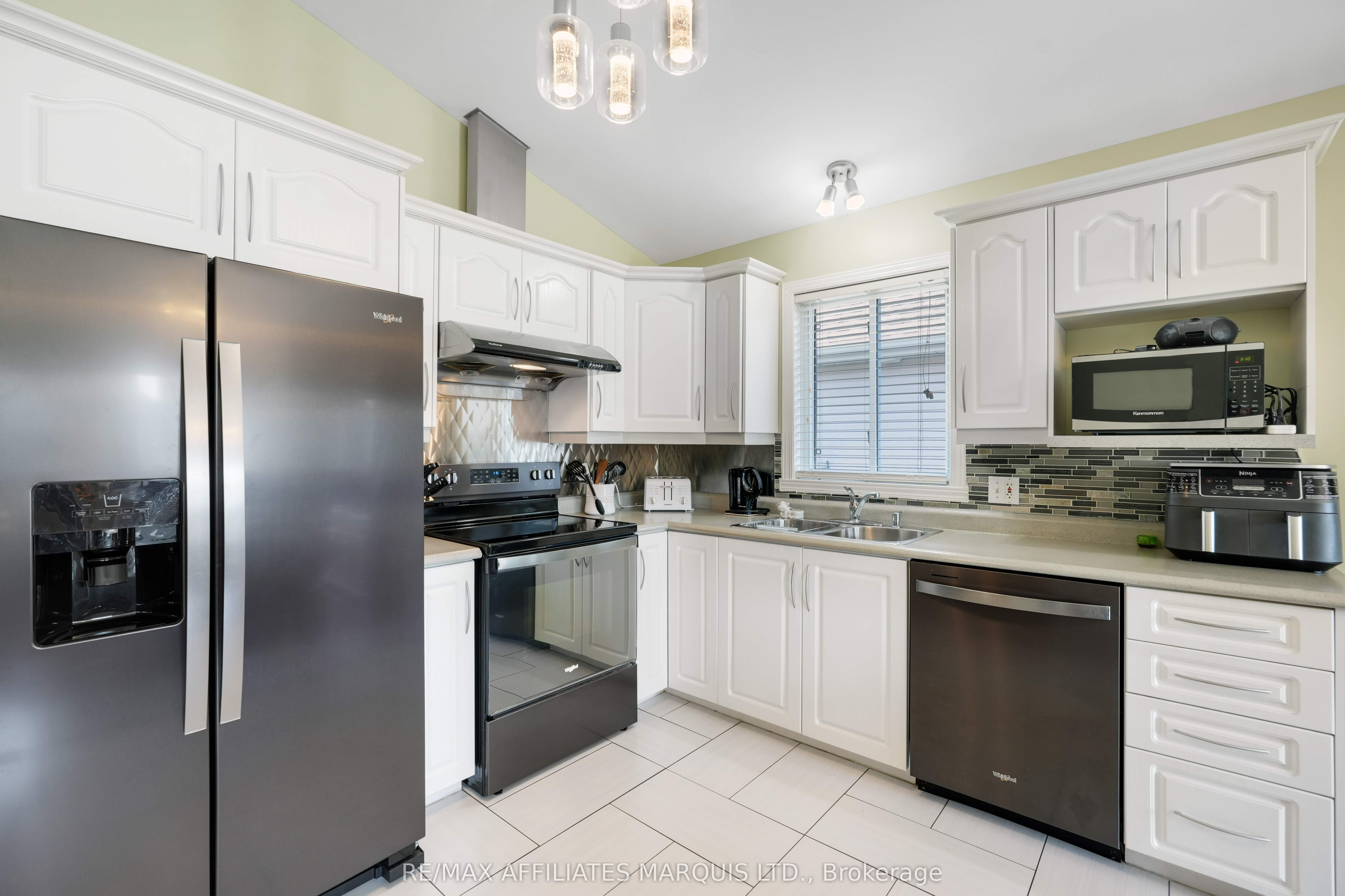 1518 Frank Court Property Photo 9